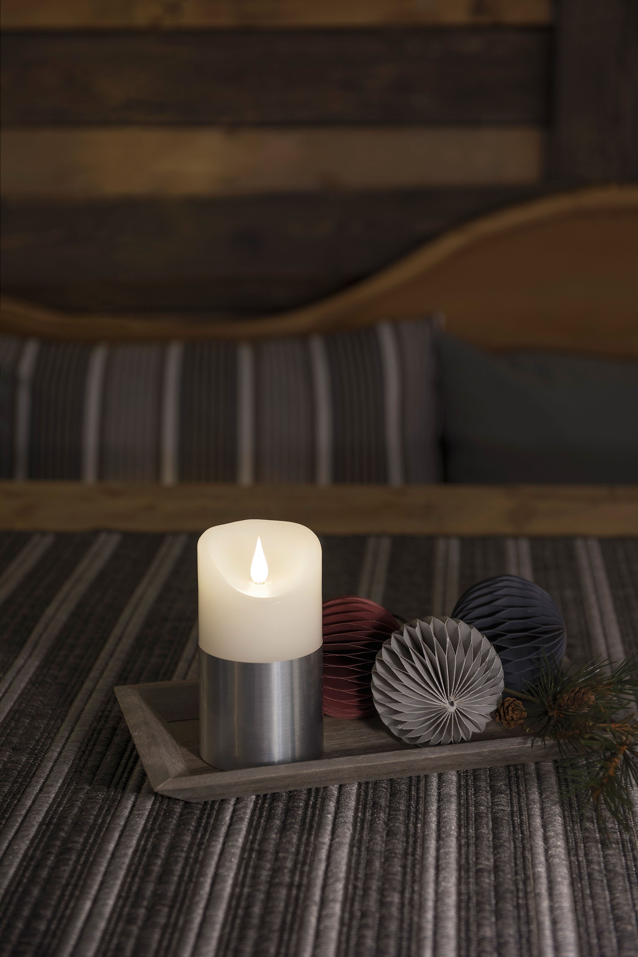 KONSTSMIDE LED-Kerze »Weihnachtsdeko«, LED Echtwachskerze, weiß, mit silberfarbener Banderole
