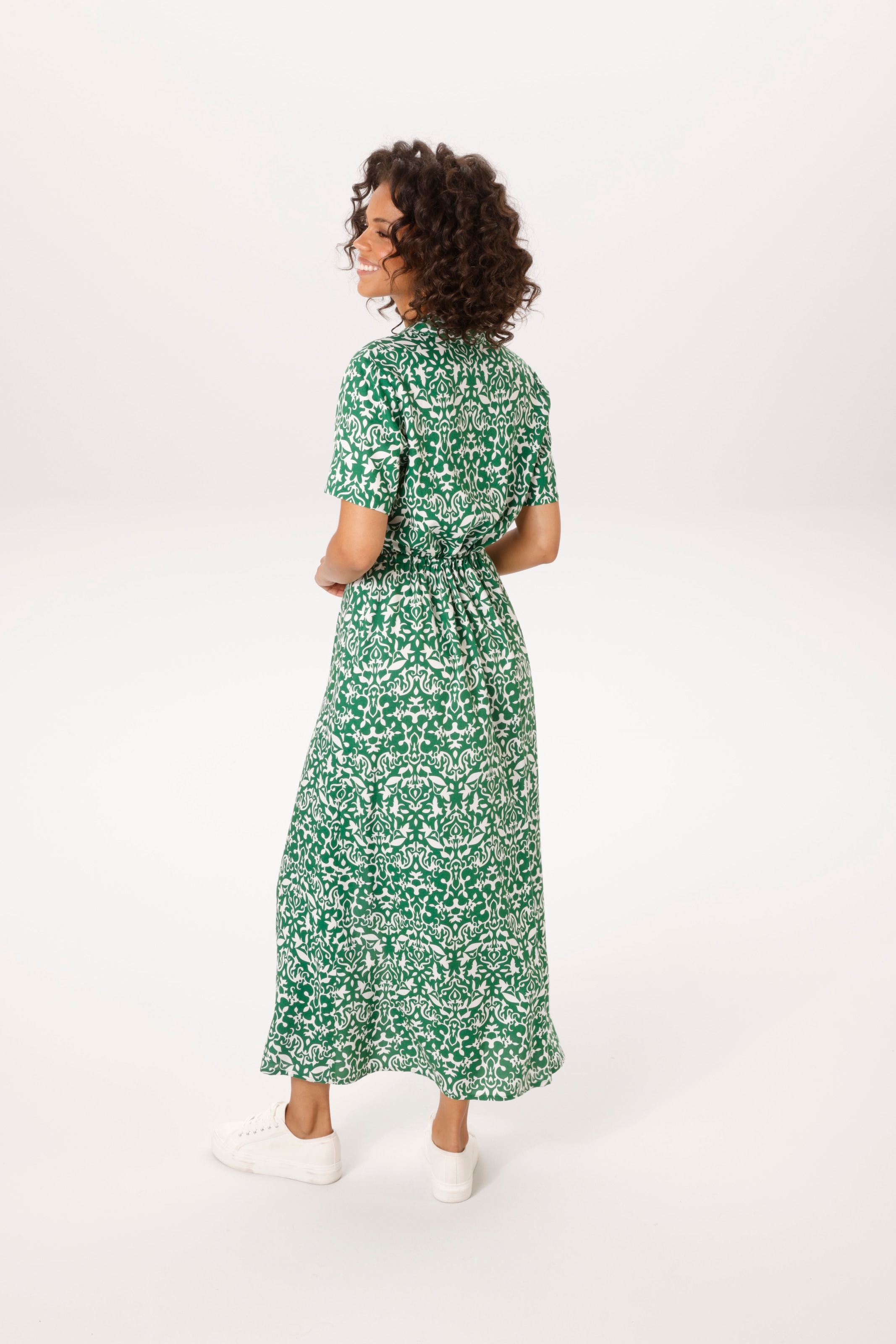 Aniston CASUAL Sommerkleid Eingrifftaschen mit Ornamenten und grafischen Blumen bedruckt - NEUE KOLLEKTION