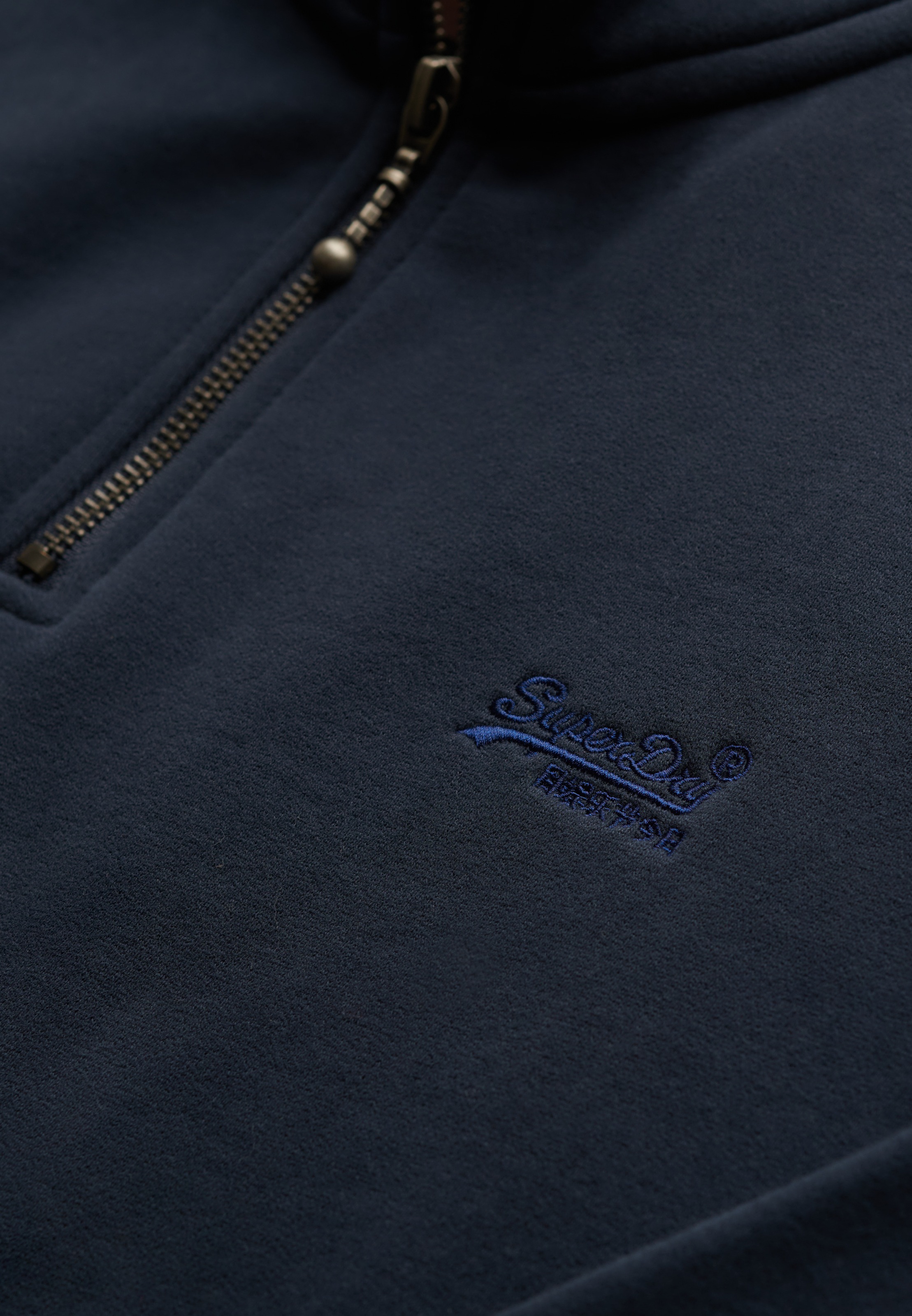 Superdry Sweatshirt »ESSENTIAL LOGO HENLEY«, aus Baumwolle und Polyester, Loose Fit, angeraute Sweatware
