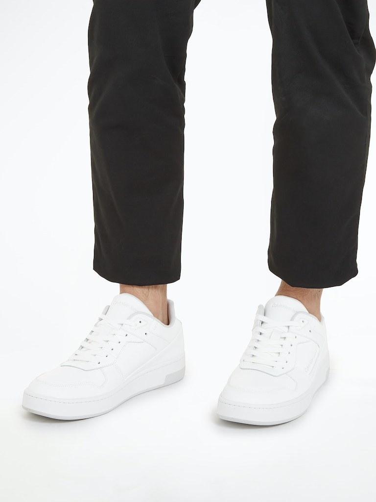 Calvin Klein Jeans Sneaker »BASKET CUPSOLE LOW LTH IN SAT«, im Basket-Look, Freizeitschuh, Halbschuh, Schnürschuh