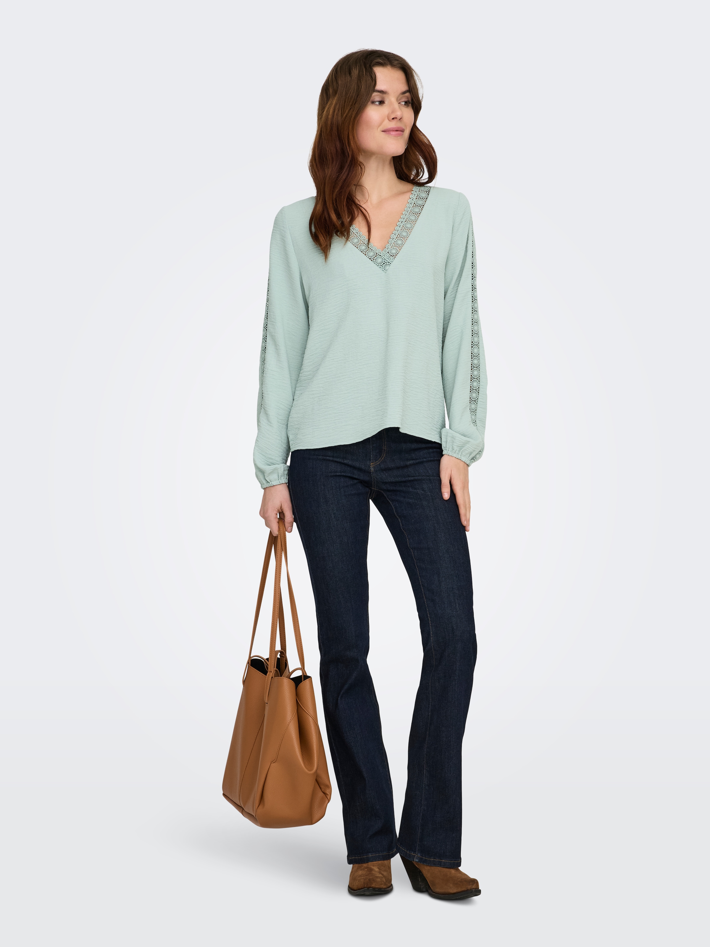 ONLY Langarmbluse »ONLGREGOR METTE LS LACE TOP WVN« Kunstfaser, regular fit, V-Ausschnitt, Regular Waist