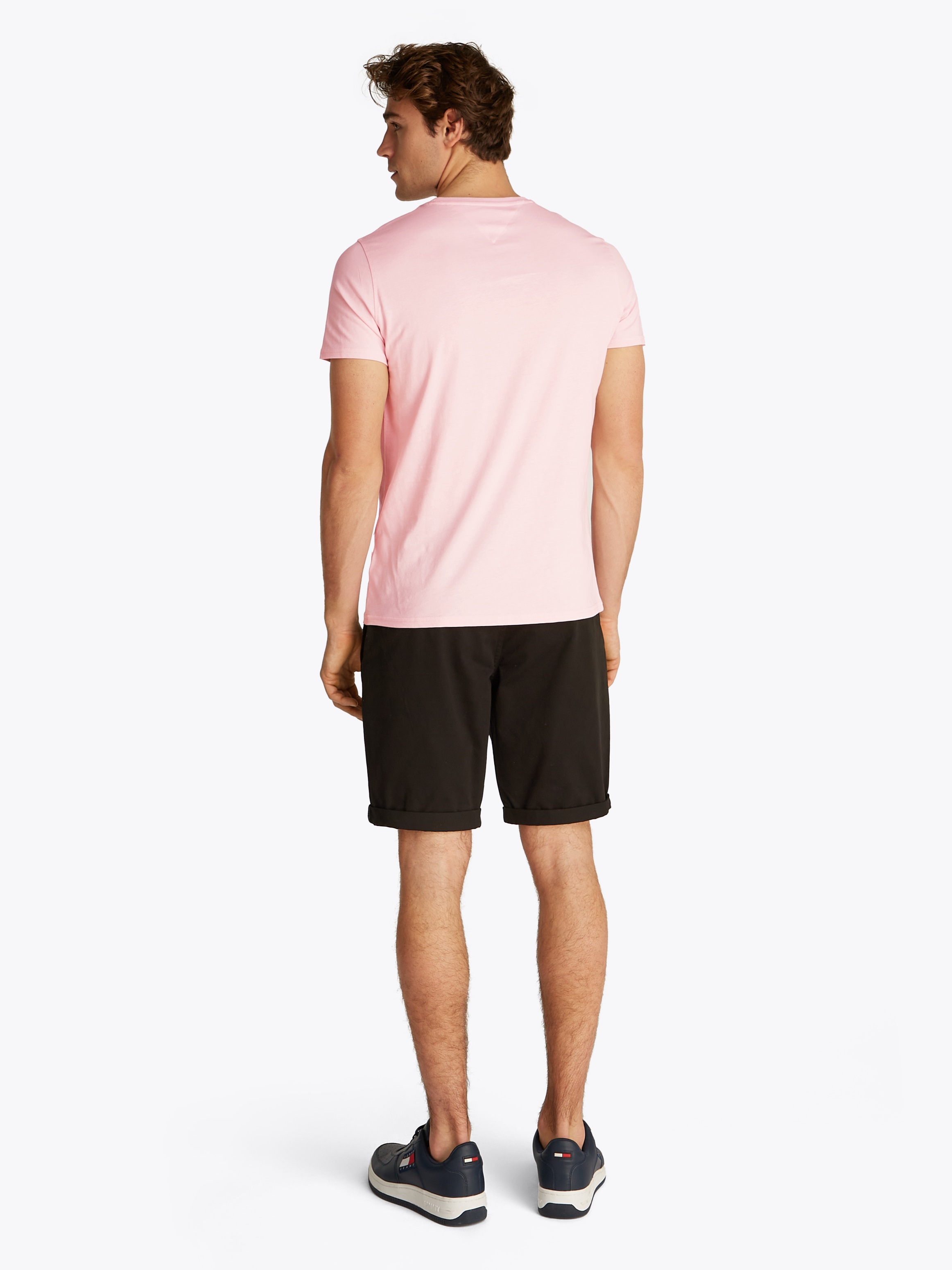 Tommy Jeans T-Shirt »TJM ESSENTIAL SOLID TEE«, mit Rundhalsausschnitt und dezenter Logo-Flag