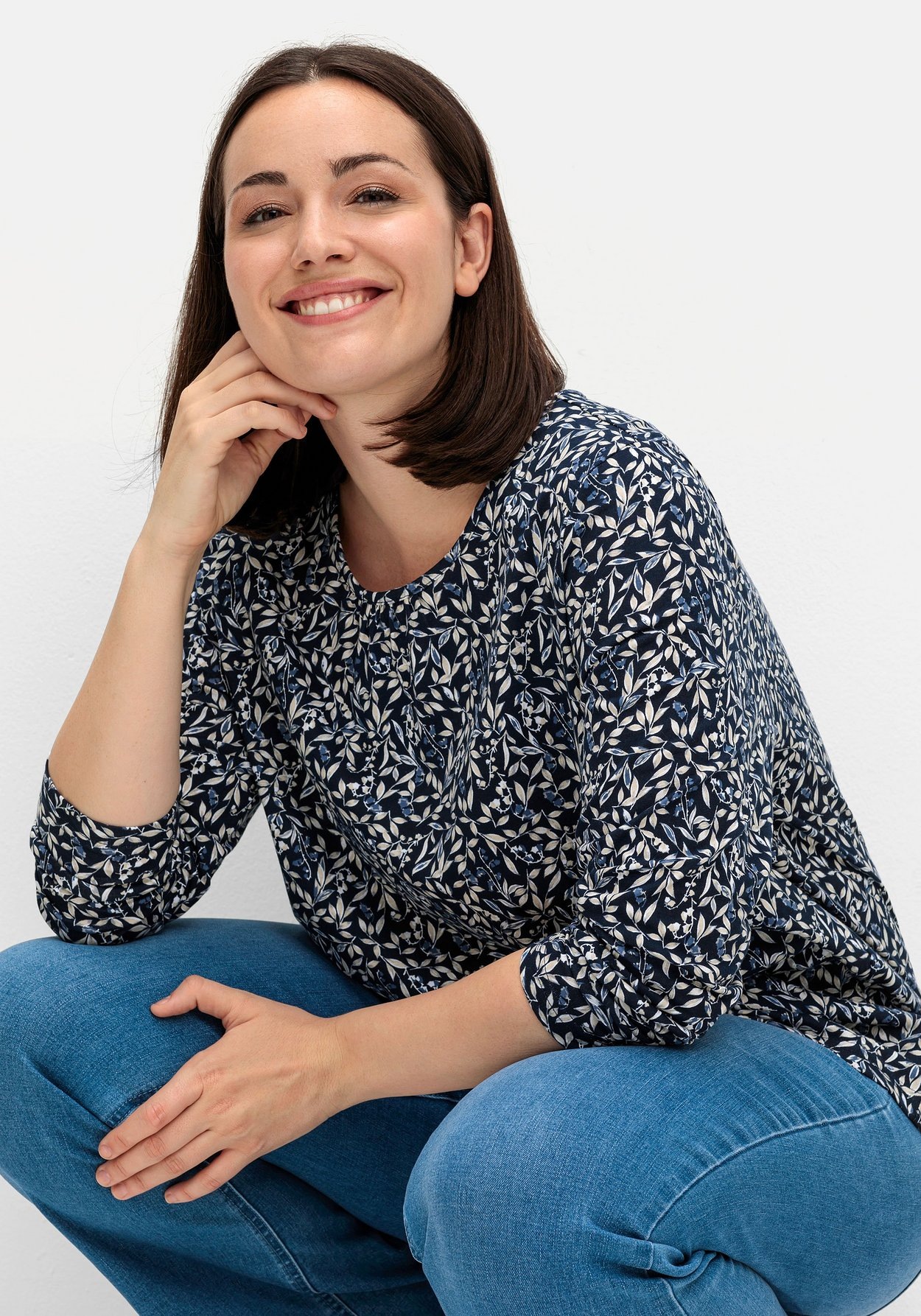 Sheego Langarmshirt »Langarmshirt aus Baumwolljersey mit Minimalprint«, aus Baumwolljersey mit Minimalprint