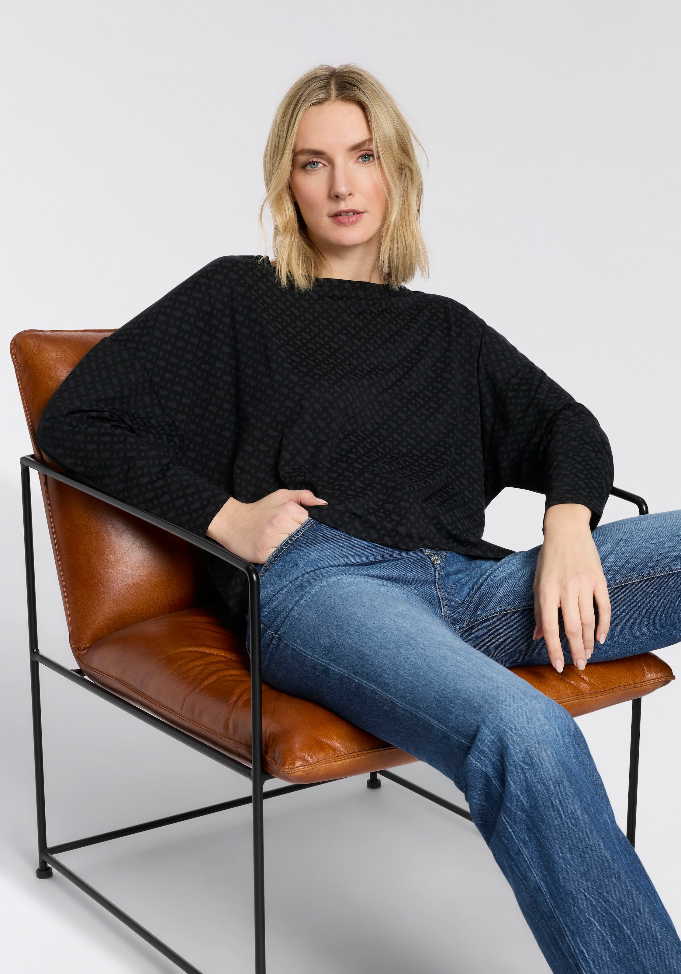 BOSS Pyjamaoberteil mit Monogramm-Print und Fledermausärmeln, Rundhalsausschnitt