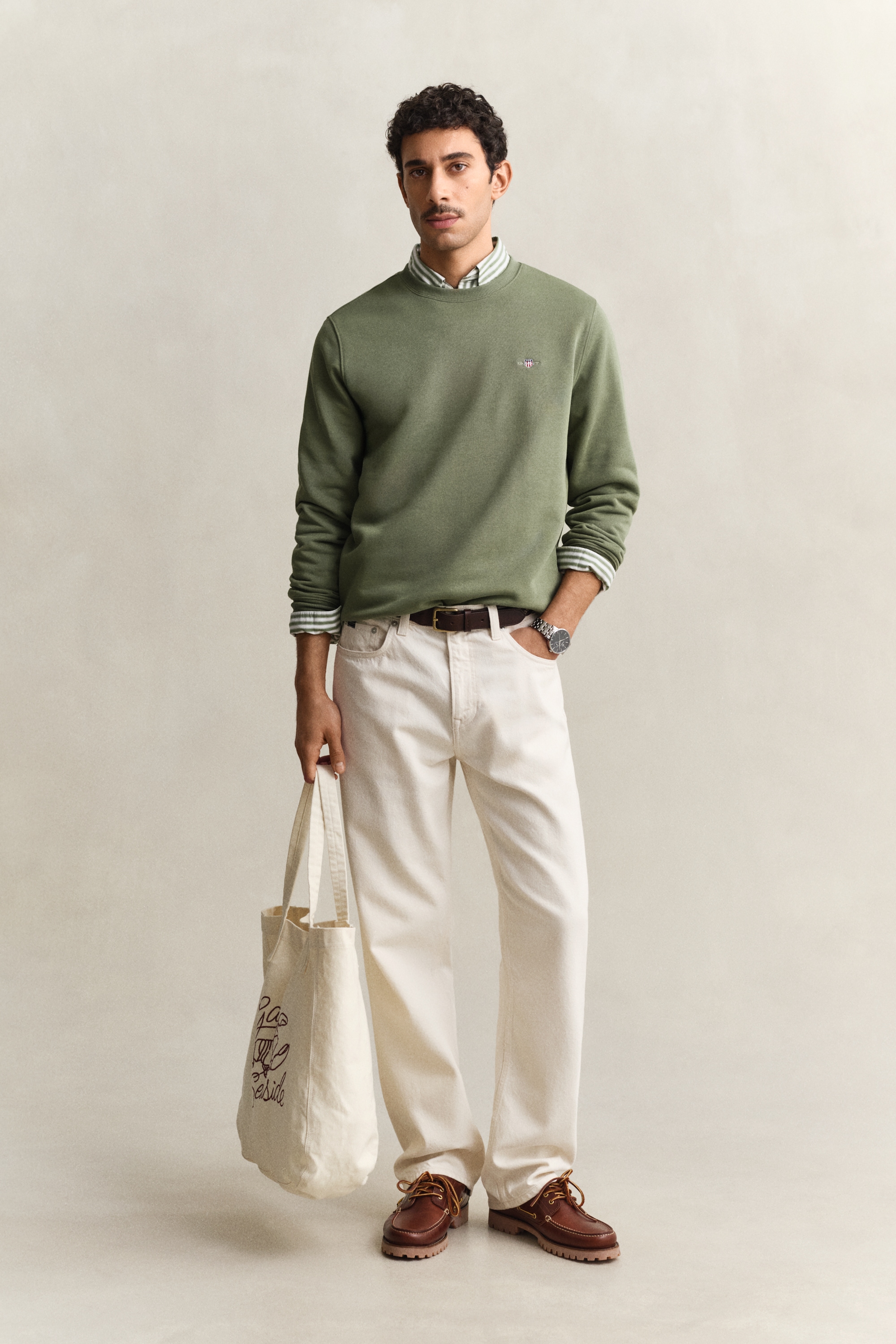 Gant Sweatshirt »REG SHIELD C-NECK SWEAT«, mit Logostickerei auf der Brust
