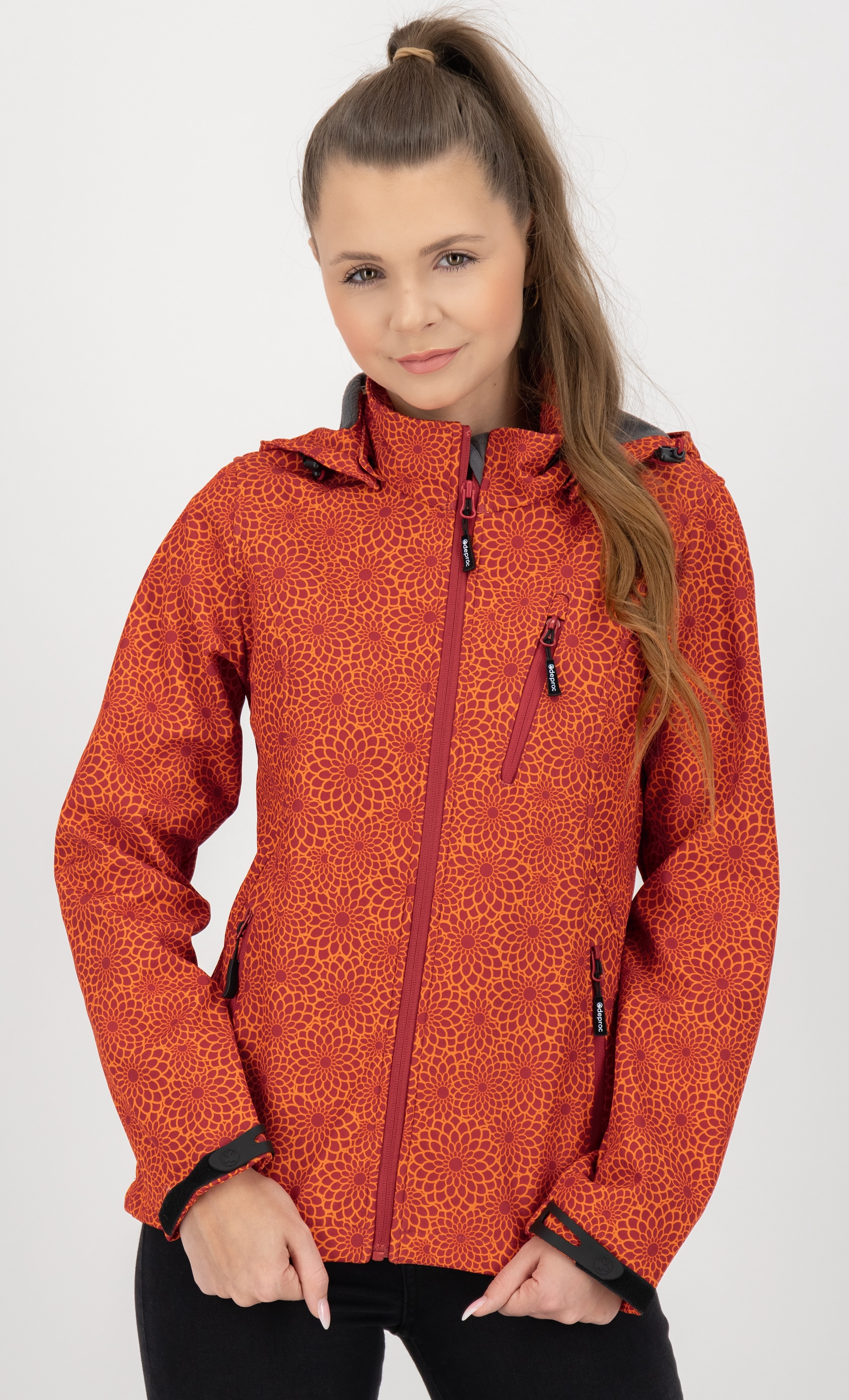 DEPROC Active Funktionsjacke »SHELBY PEAK XII Outdoorjacke« leichte Softshelljacke mit All-Over-Print und abnehmbarer Kapuze