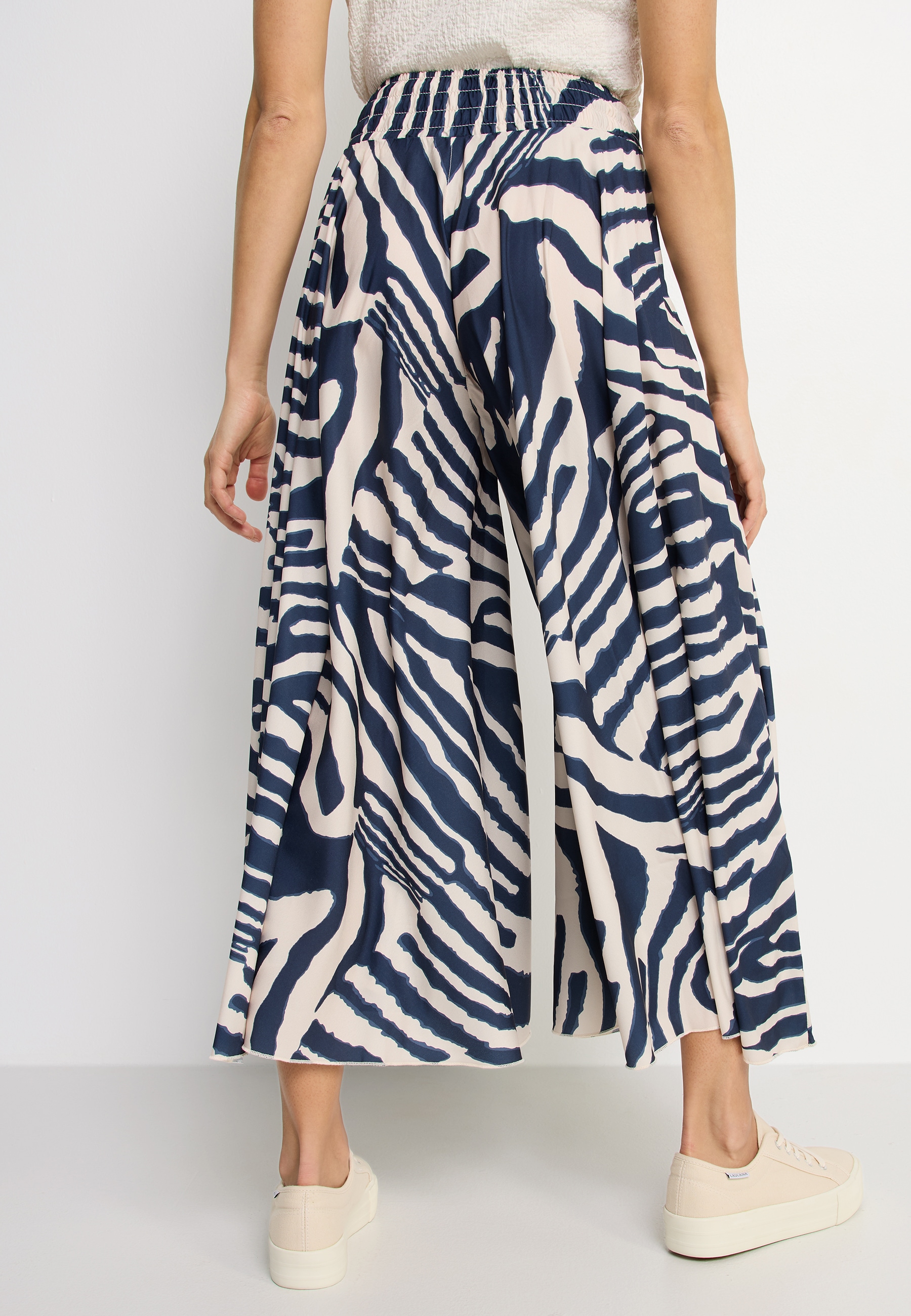 LASCANA Hosenrock mit Alloverdruck, Culotte, extraweites Bein