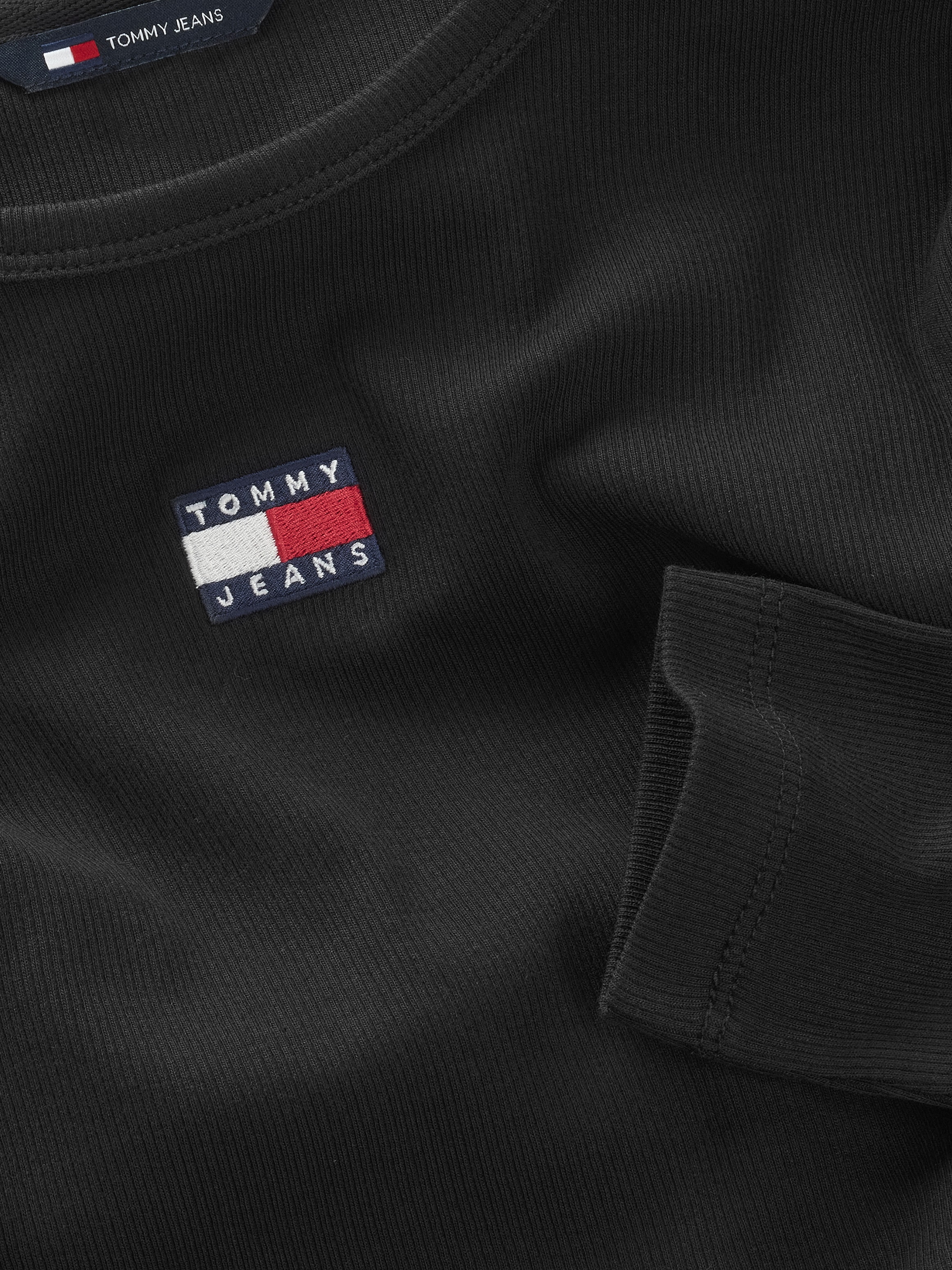 Tommy Jeans Curve Langarmshirt »TJW SLIM LS BADGE TEE EXT«, in Großen Größen, Badge, Langarm