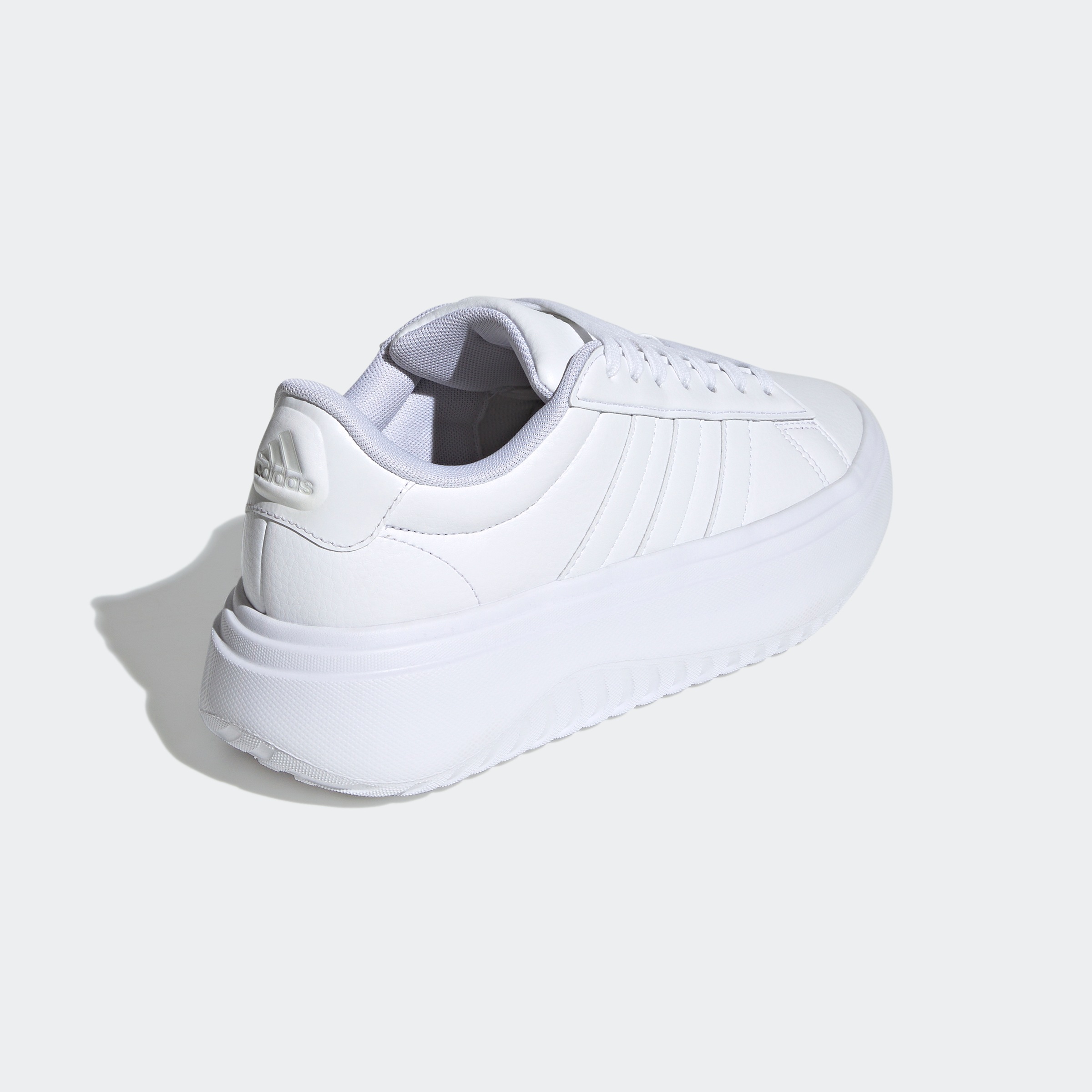adidas Sportswear Sneaker »GRAND COURT PLATFORM«, Design auf den Spuren des adidas Superstar