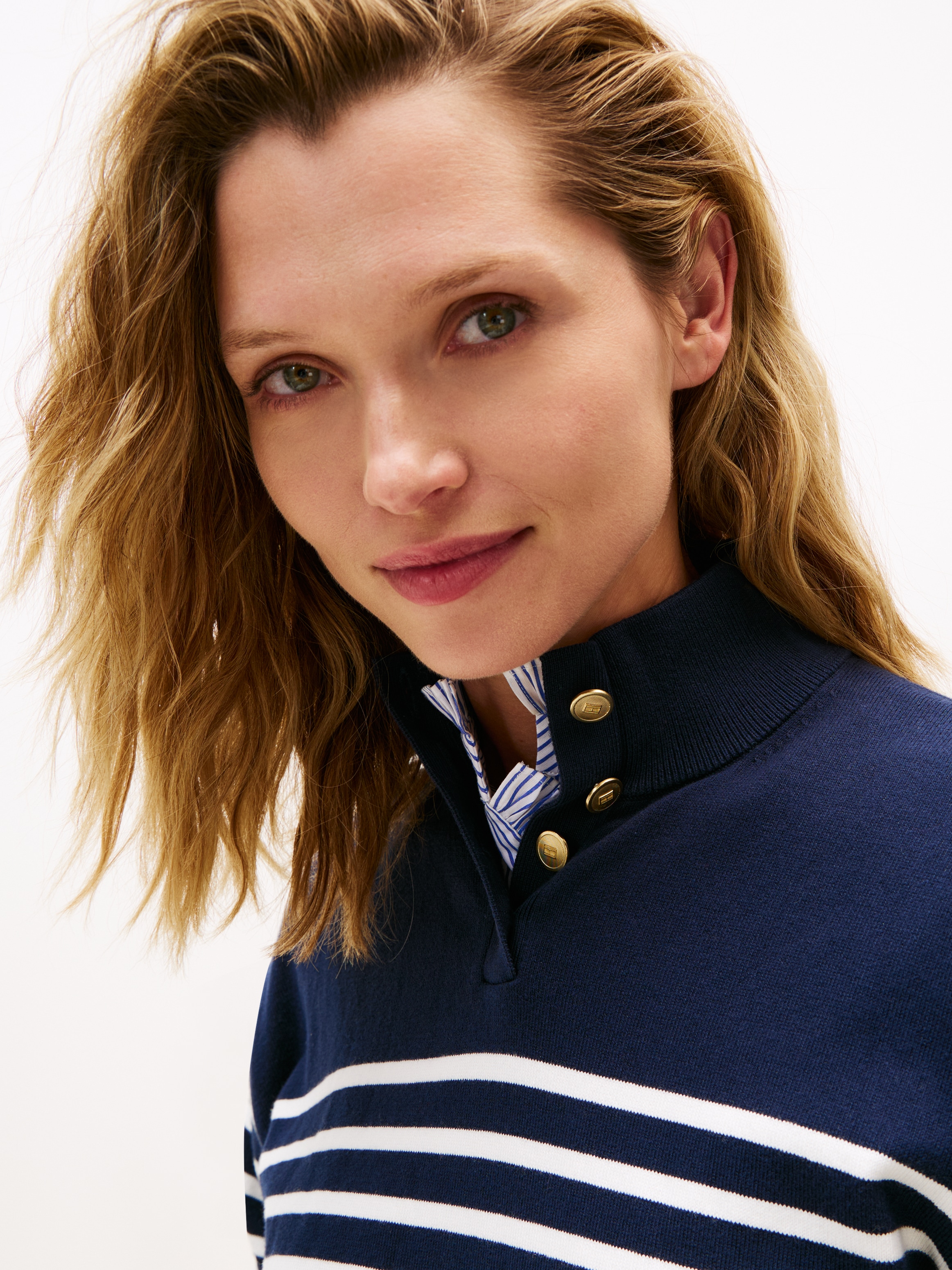 Tommy Hilfiger Strickpullover »CO JERSEY GOLD BTN MOCK-NK SWT«, mit goldfarbenen Knöpfen