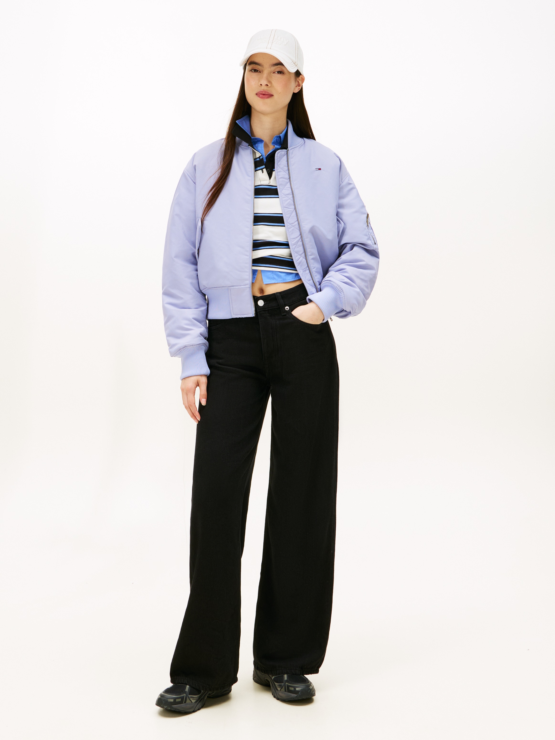 Tommy Jeans Bomberjacke »TJW ESSENTIAL BOMBER JACKET« ohne Kapuze Mit Reißverschlusstaschen an den Ärmeln