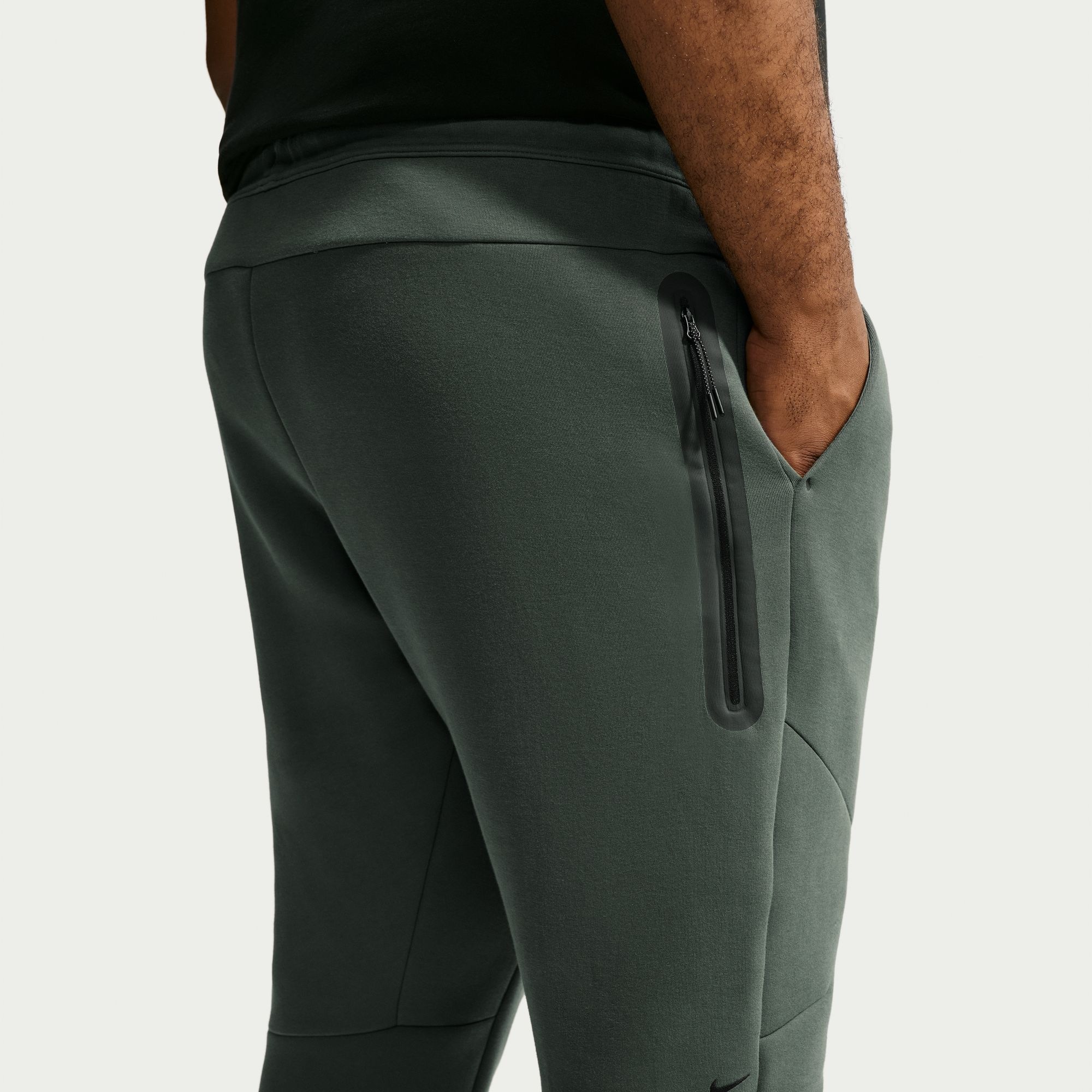 Nike Sportswear Sporthose »M NK TCH FLC JGGR«  mit schmalem Schnitt, aus Baumwollmischung