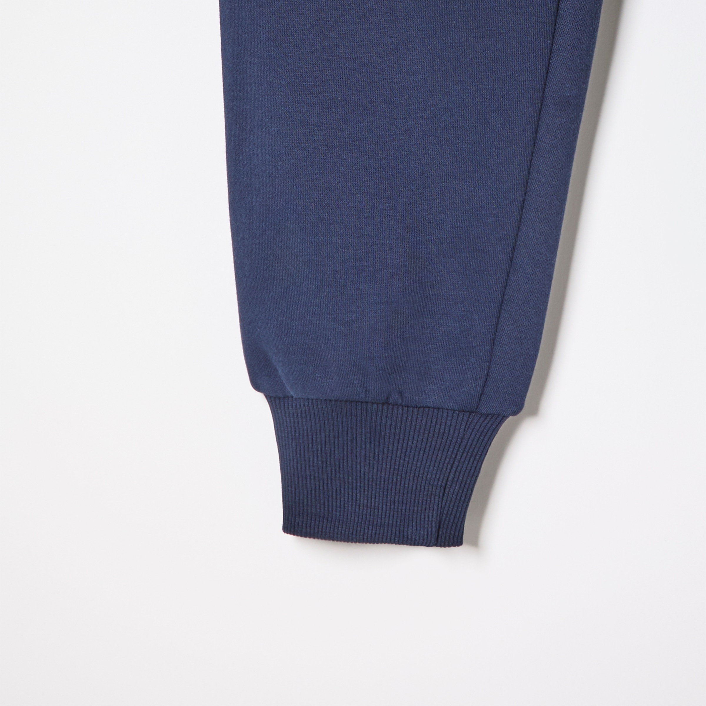 Ellesse Jogginganzug »CHIVASSO JOG SUIT« sportlicher Stil, bequeme Passform, für aktive Freizeit und Bewegung