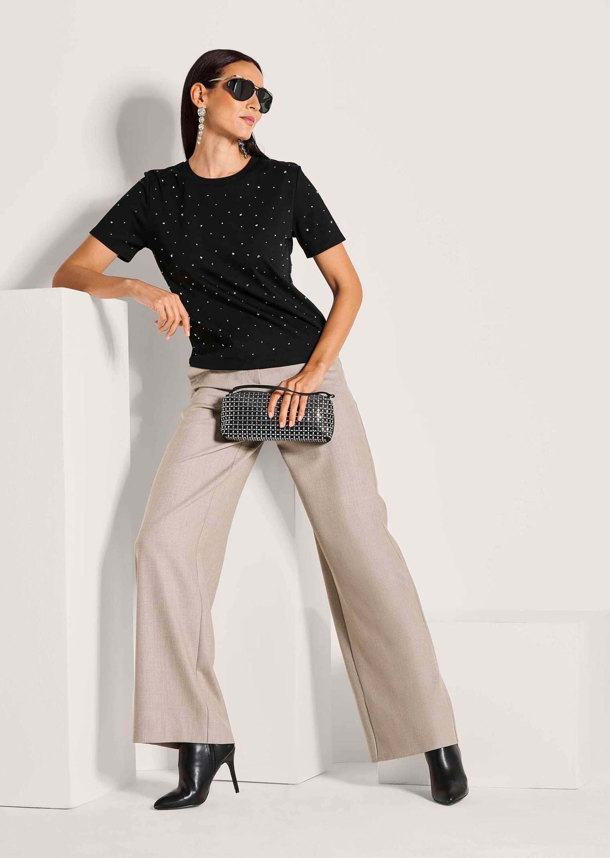 MADELEINE Kurzarmshirt »Glanzshirt Luxuriöses Shirt mit Strassakzenten«