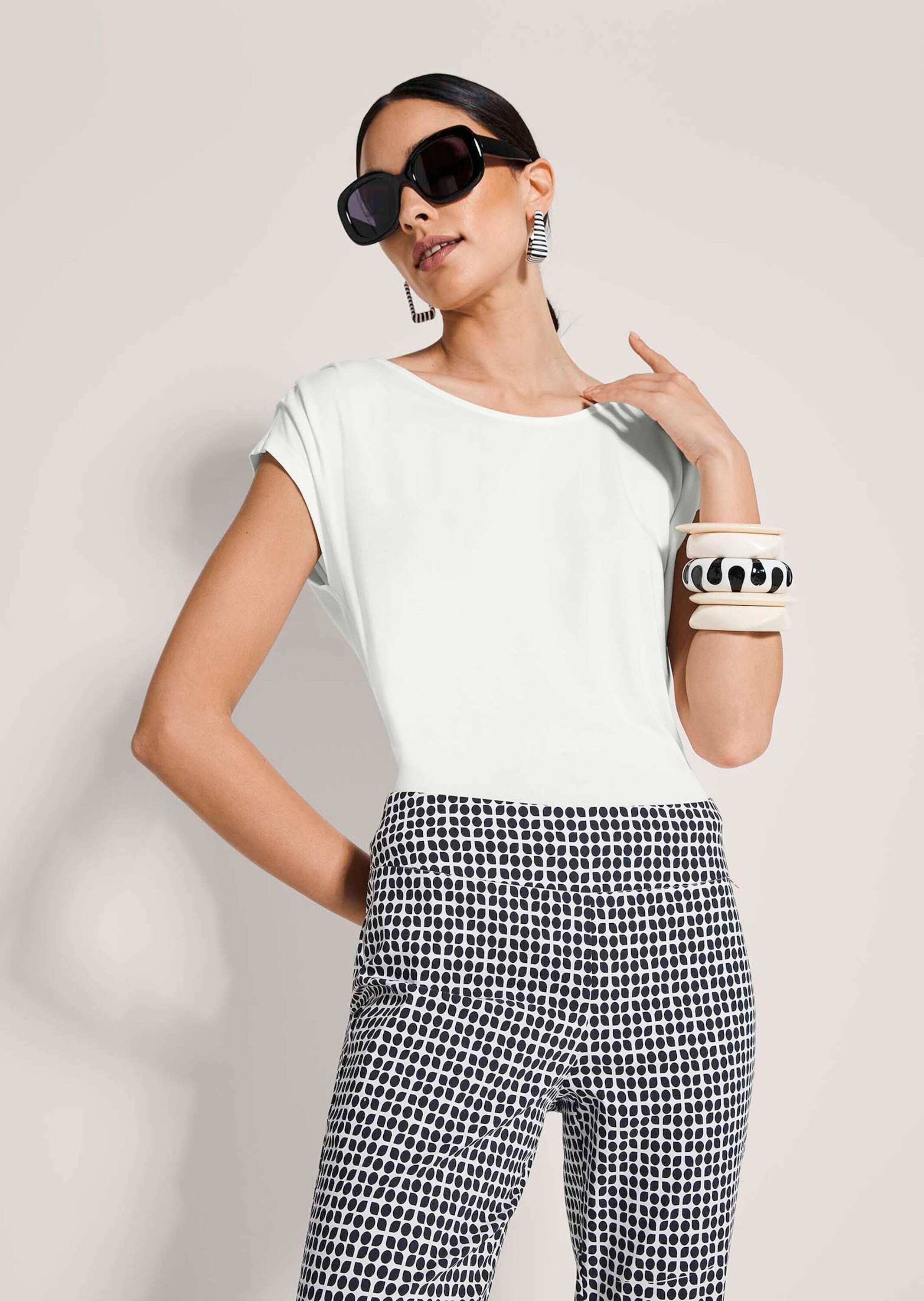 MADELEINE Kurzarmshirt »Jerseyshirt Basic-Shirt mit Rundhalsausschnitt« Überschnittene Schultern