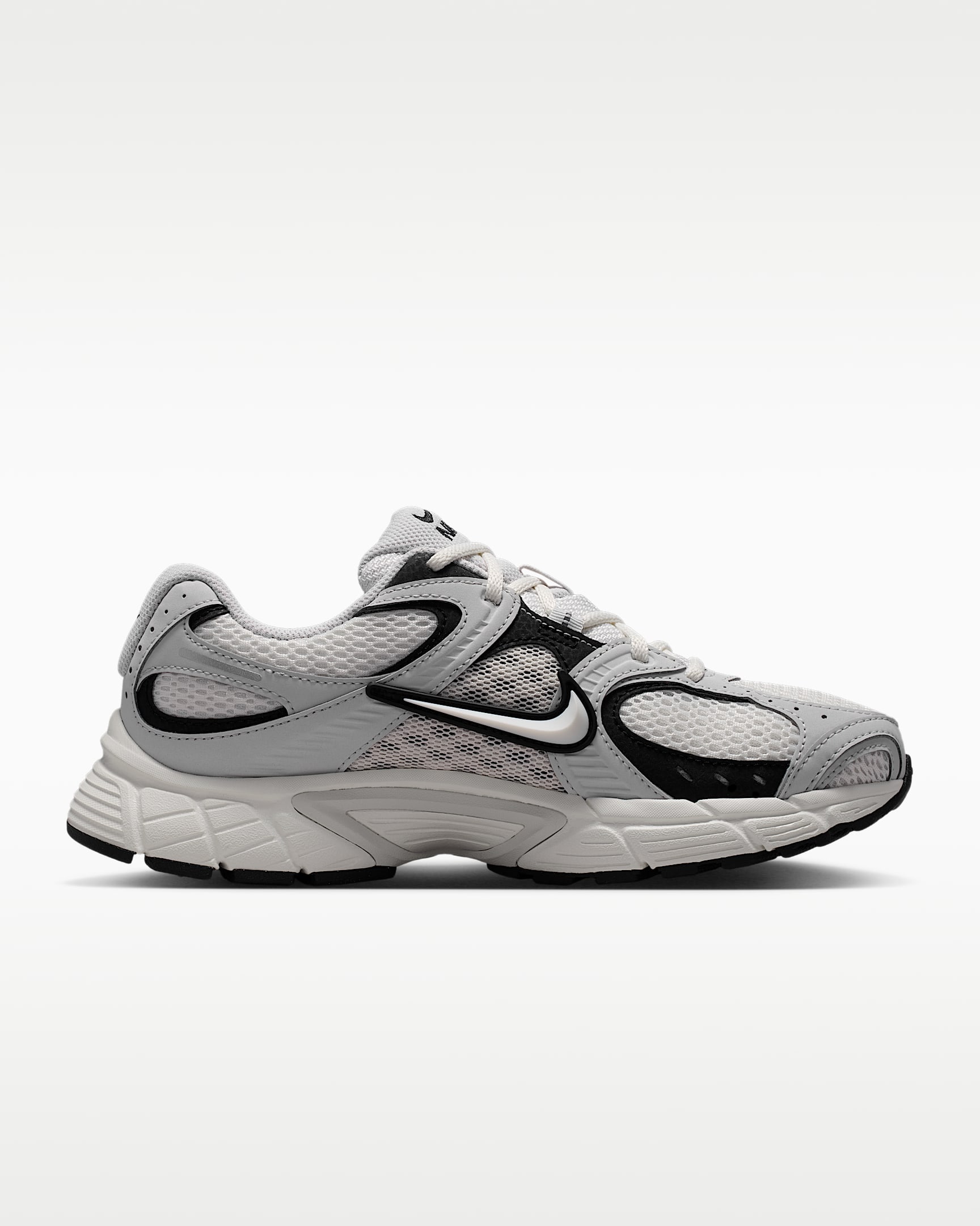 Nike Sportswear Sneaker »Nike V5 RNR«  inspiriert vom Design des Y2K Nike Vomero 5