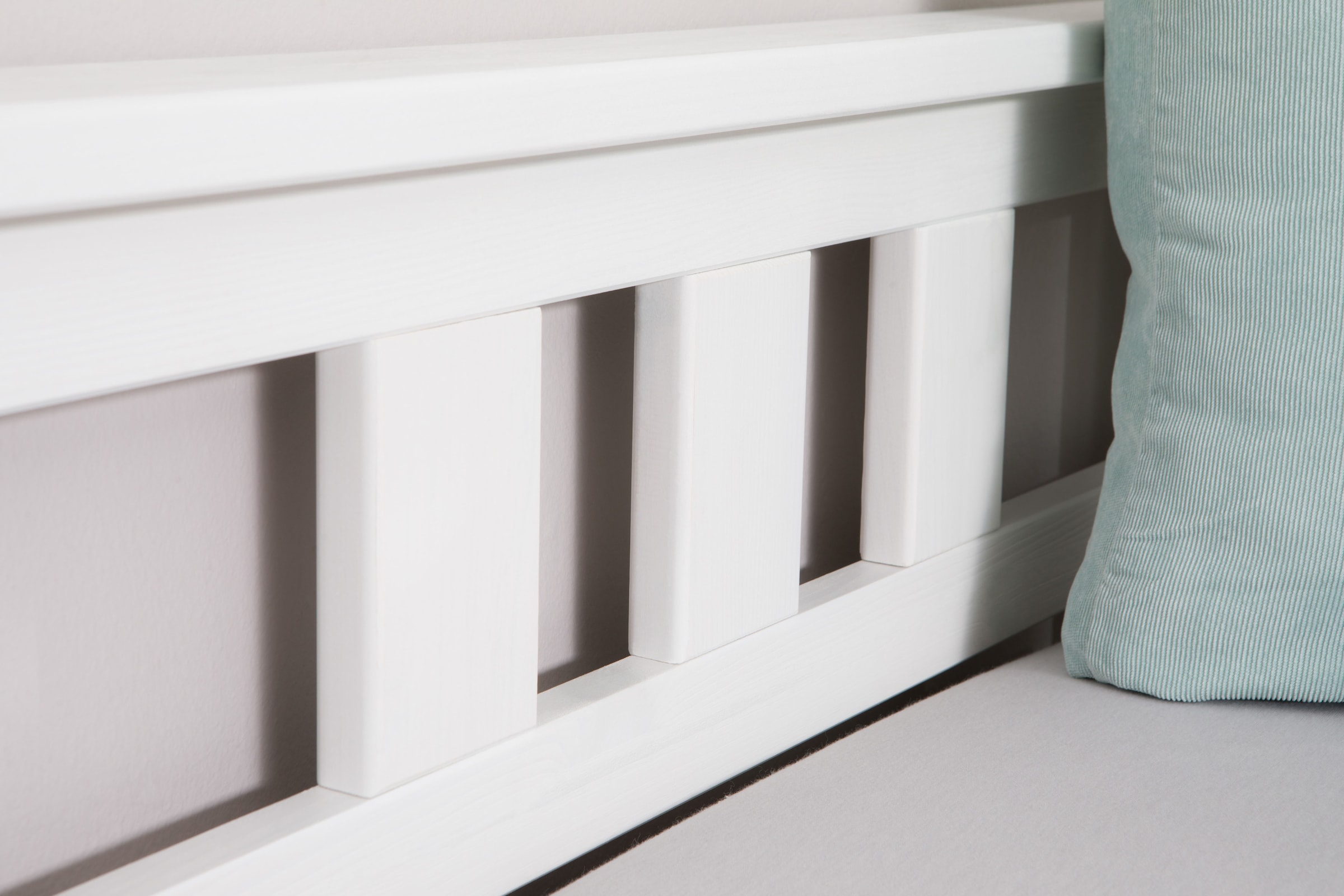 Ticaa Futonbett »Merci« Einzelbett, aus Kiefer Massivholz, inkl. Rollrost