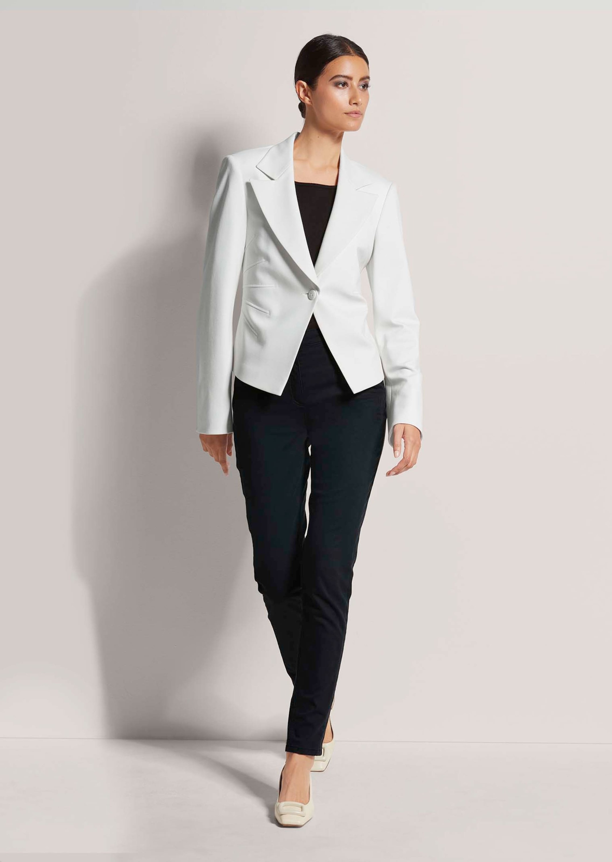 MADELEINE Jerseyblazer »Blazer Kurzer Jersey-Blazer mit Ziernähten«