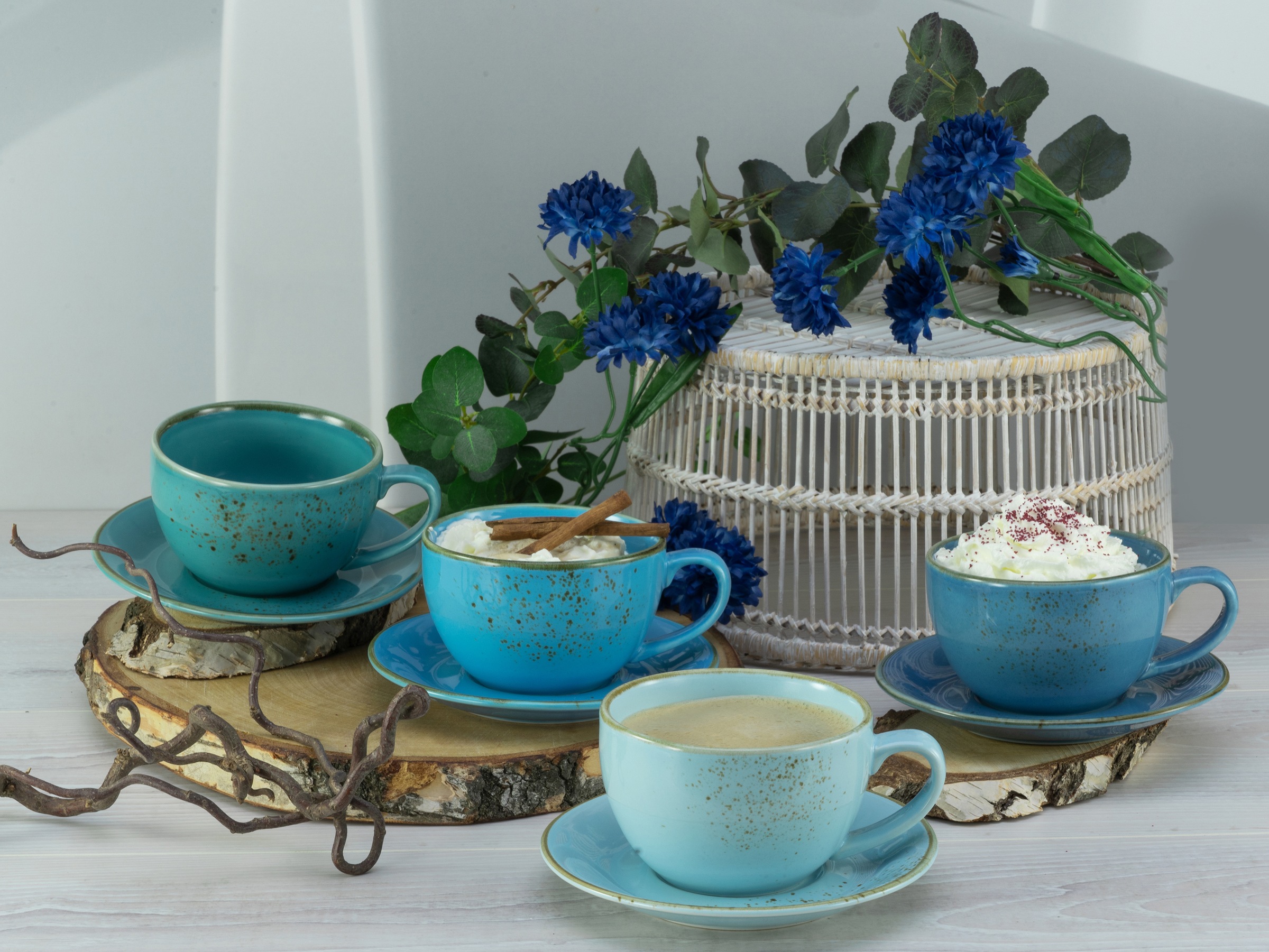 CreaTable Cappuccinotasse »Kaffeetasse NATURE COLLECTION Aqua«, (Set, 8 tlg.), Tassen Set, aktuelle Blautöne mit Sprenkel, 4 Tassen, 4 Untertassen