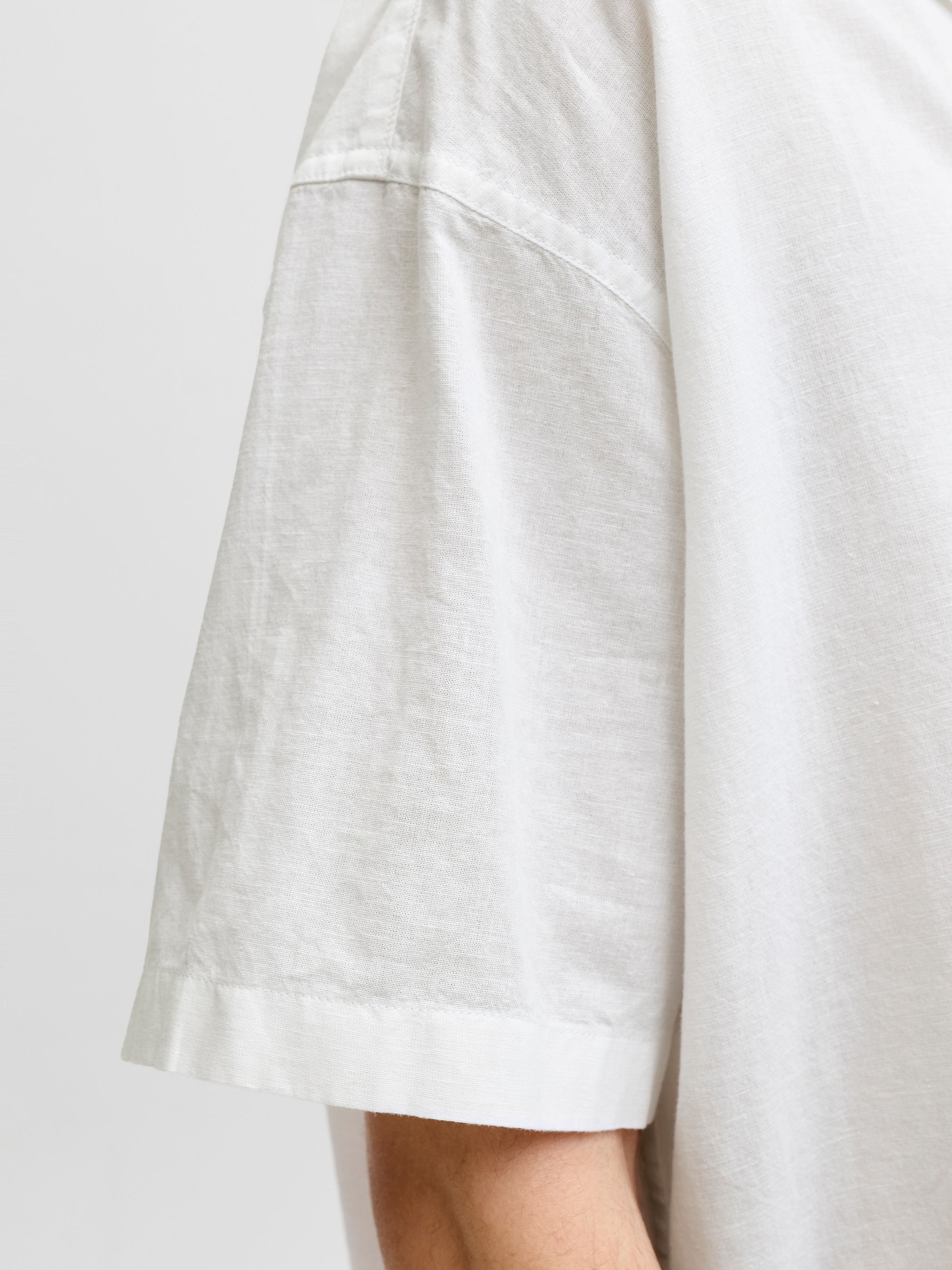 Jack & Jones Kurzarmhemd »JJEBREEZE LINEN BLEND RESORT SHIRT SS SN« mit Knopfleiste