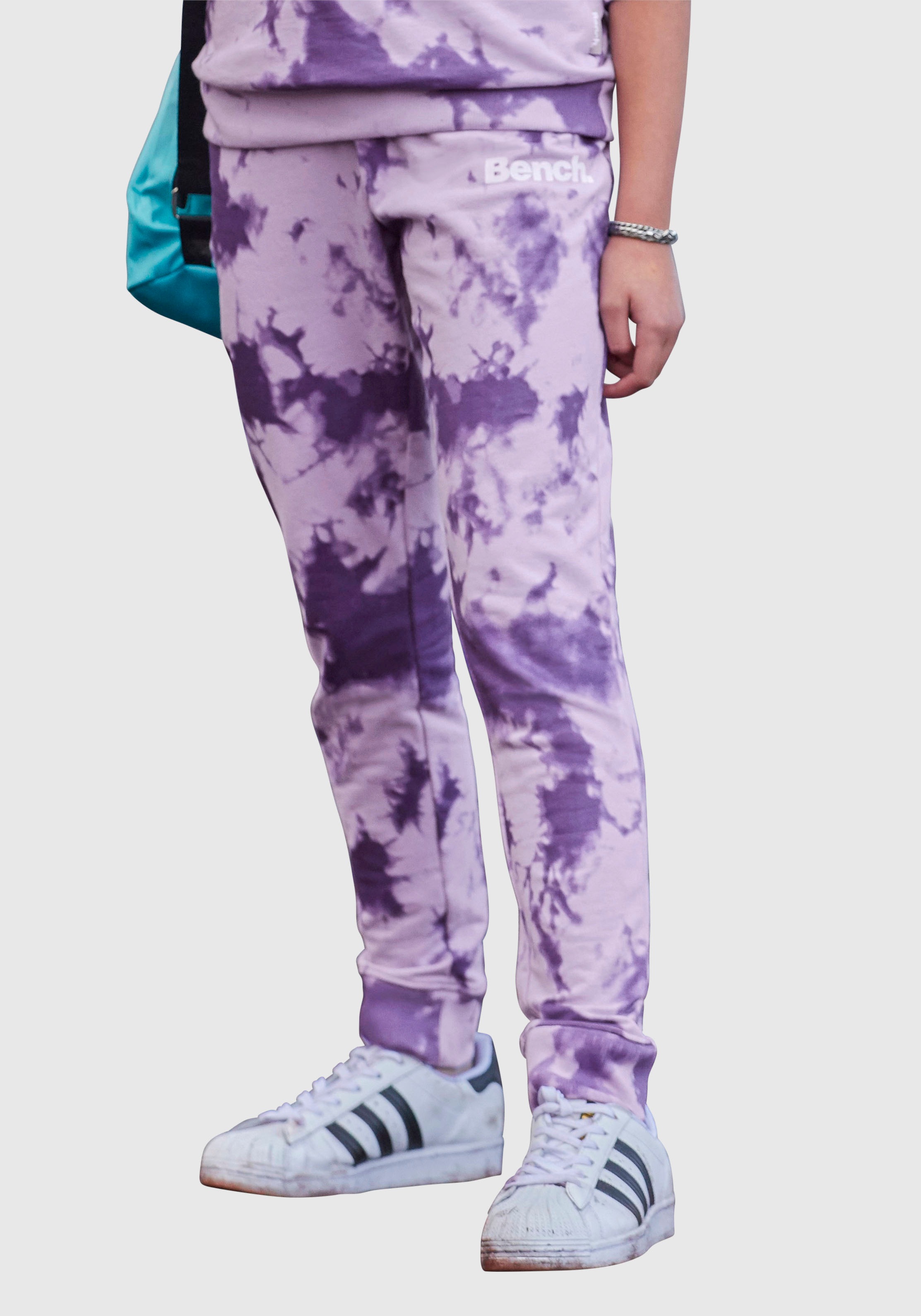 Bench. Sweathose, mit schönem Batikmuster