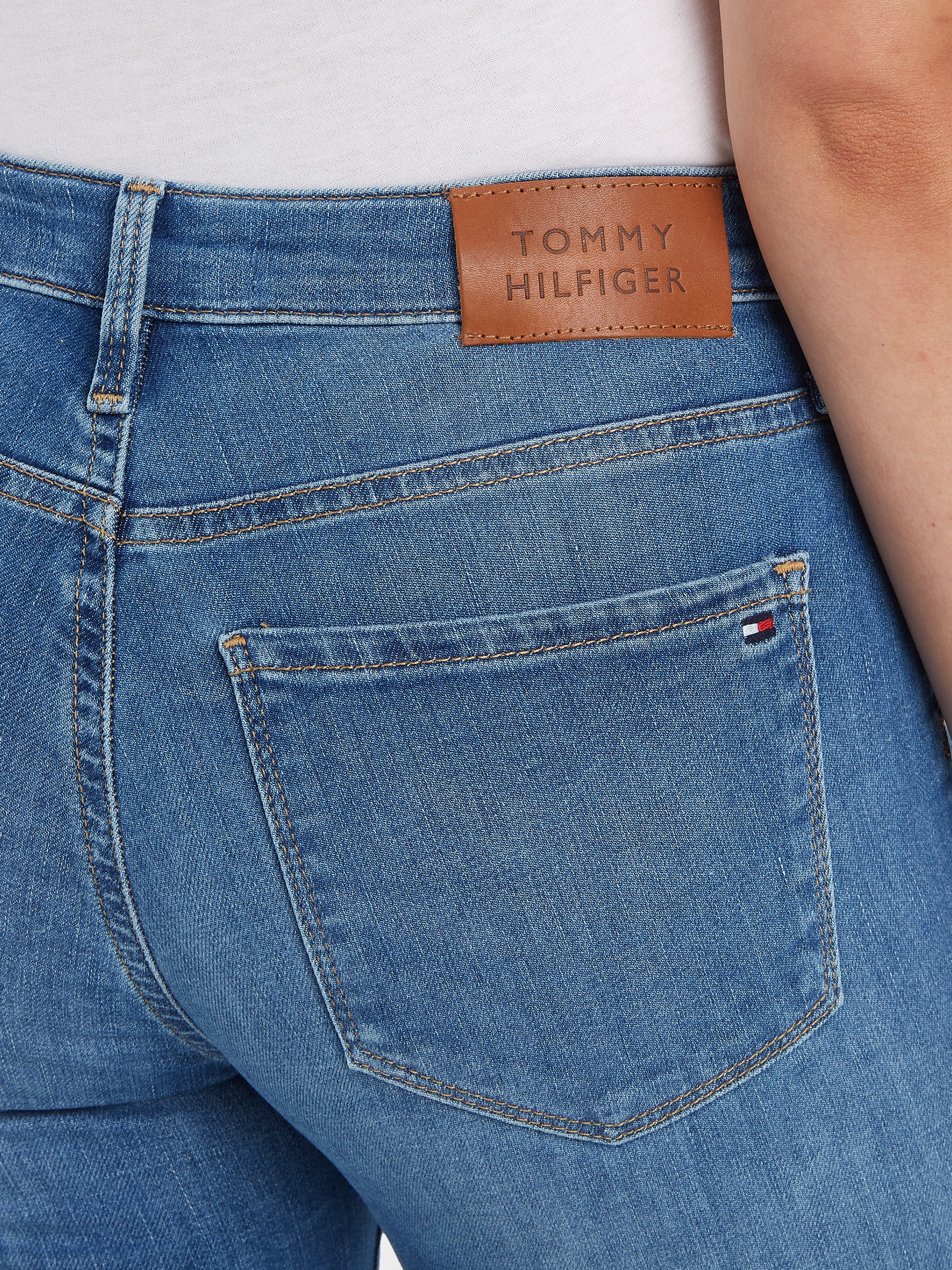 Tommy Hilfiger Skinny-fit-Jeans »TH FLEX COMO SKINNY RW A IZZY«, (TH FLEX COMO SKINNY RW), mit Tommy Hilfiger Logo-Badge