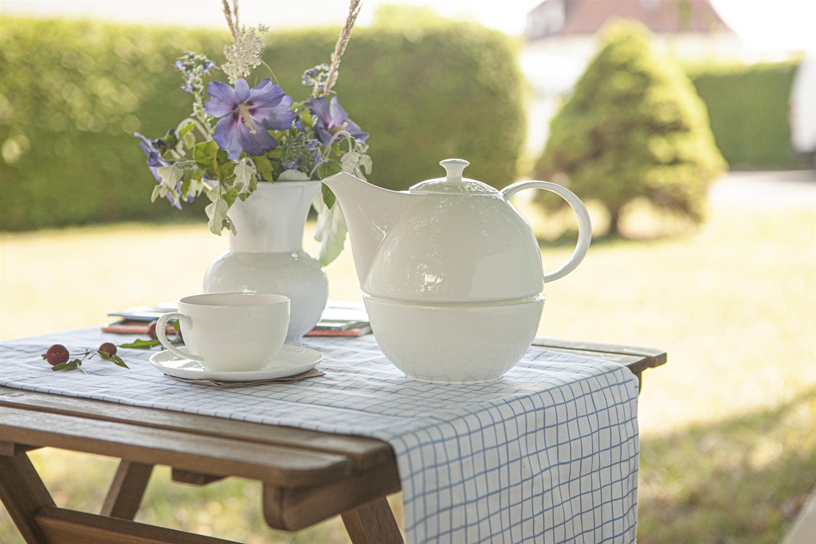 Goebel Teekanne »Teekanne mit Stövchen TableWare 1,2 l weiß« 1 Stk. tlg. Handwäsche wird empfohlen