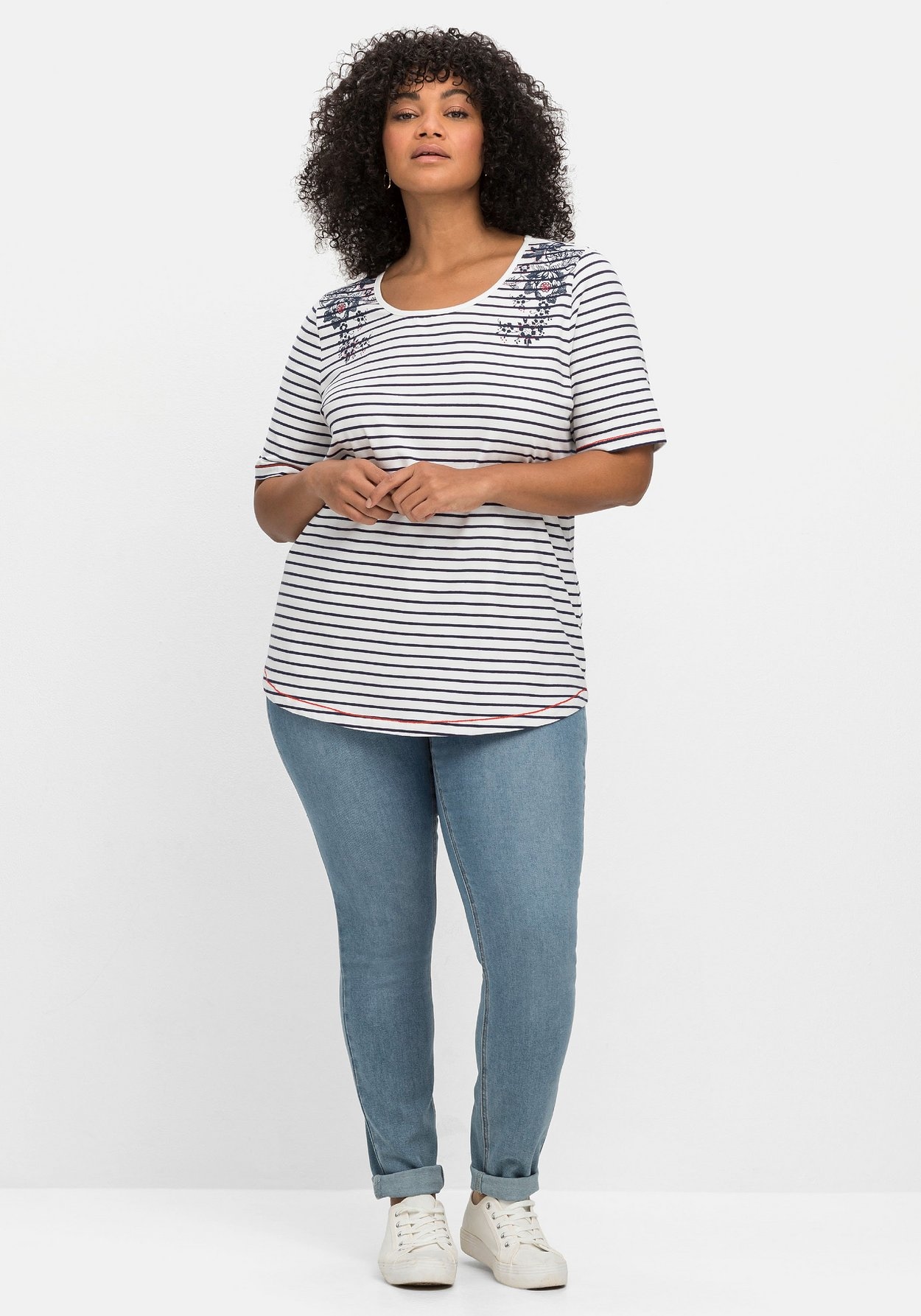 Sheego Rundhalsshirt »Ringelshirt mit floralem Druck und Kontrastnähten«, mit floralem Druck und Kontrastnähten