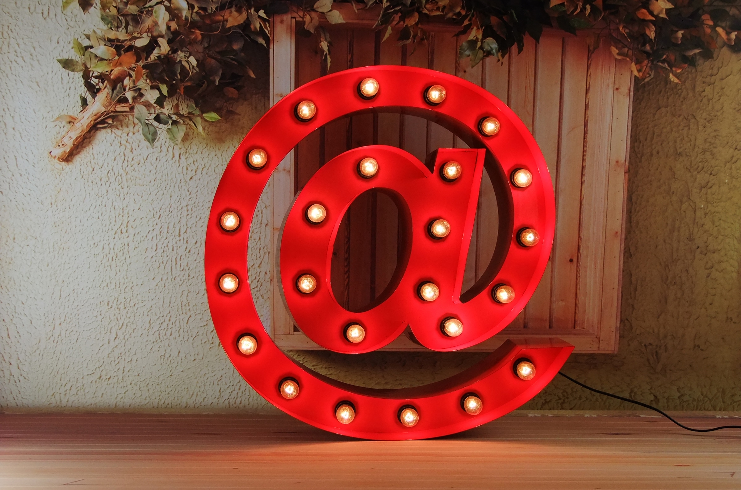 MARQUEE LIGHTS LED Dekolicht »@-Sign«, 24 flammig, Leuchtmittel E14 | ohne Leuchtmittel, Wandlampe,Tischlampe @-Sign 24 Lichtquellen E14 (exkl)- 61x61cm