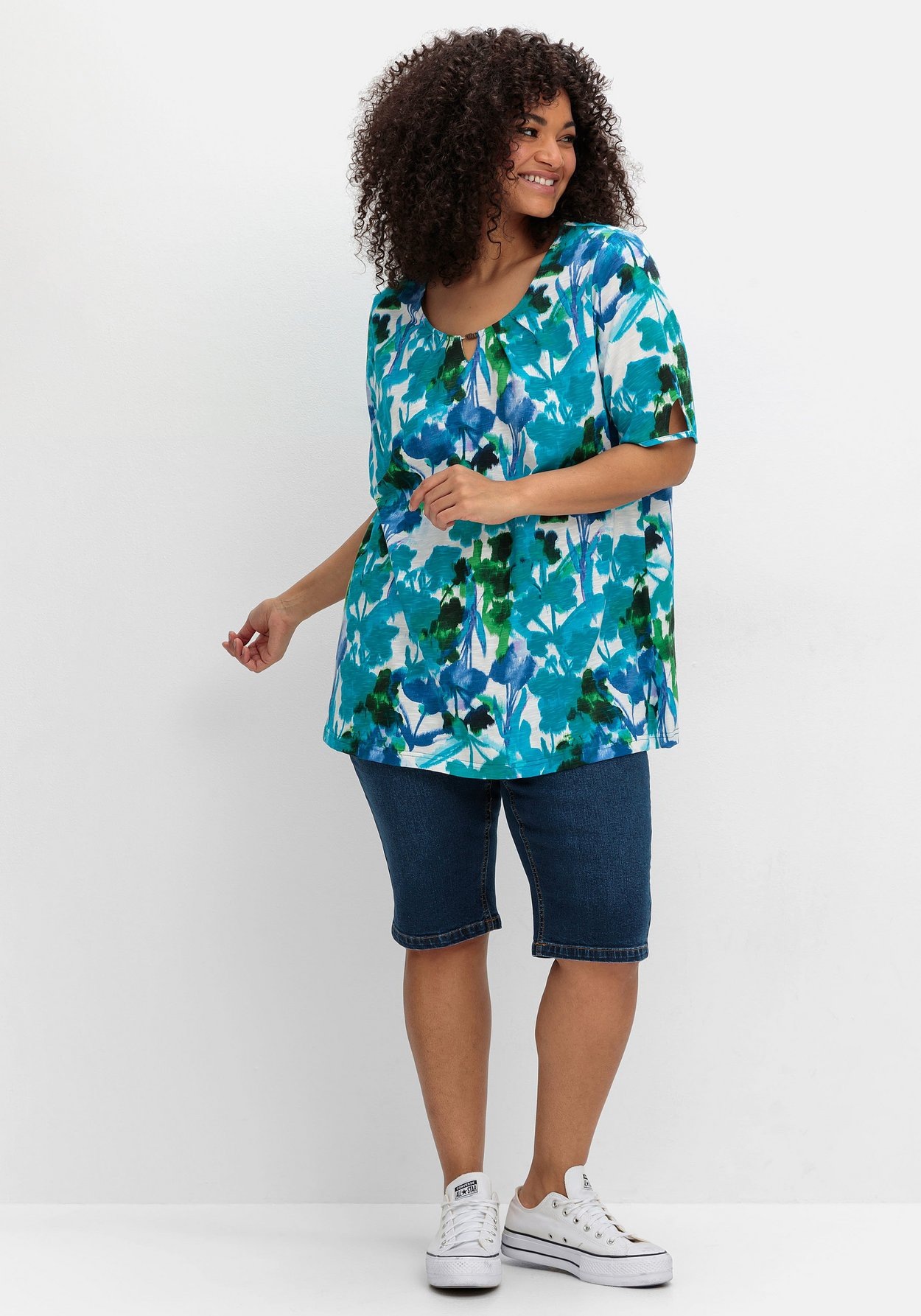 Sheego T-Shirt »Shirt mit Blätterprint und Perlen-Detail«