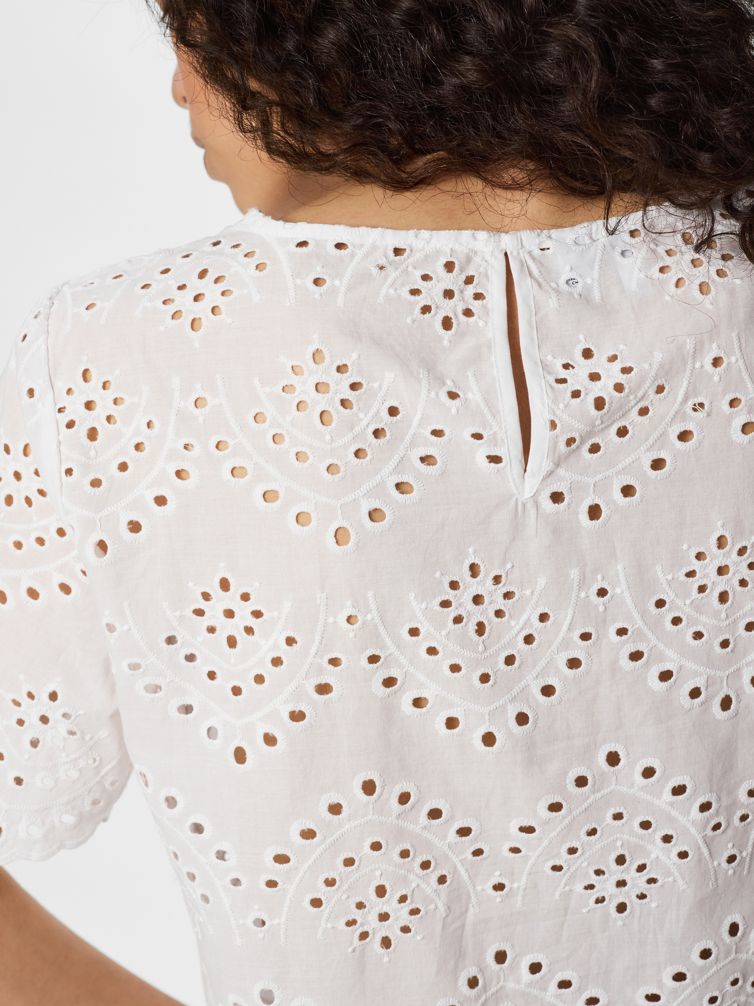 pieces Shirttop »PCVILDE SS TOP WVN NOOS« mit Allover-Lochstickerei