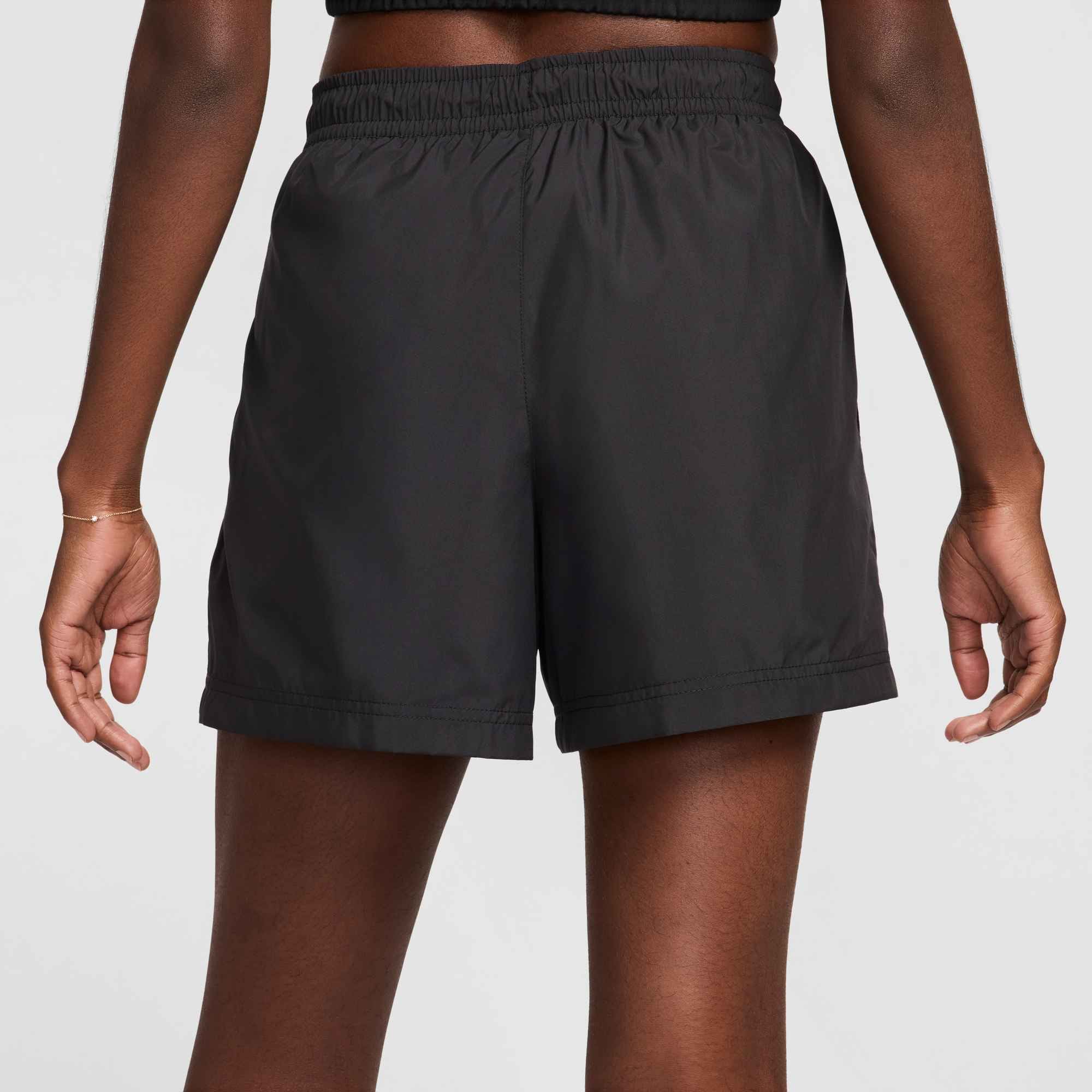Nike Sportswear Shorts »W NSW MR ESSNTL WVN SHORT«  bequeme Passform, aus Polyester