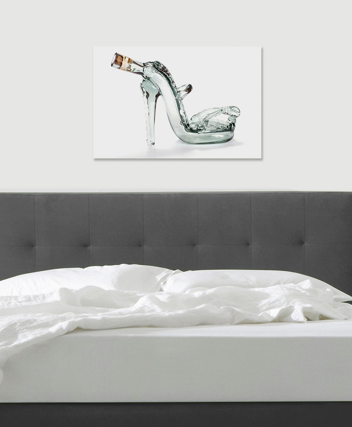 queence Leinwandbild »Glasflasche in S«, Schuh-Schuhe-Kunst-Getränke, Premium-Leinwandstoff, Handarbeit aus Deutschland