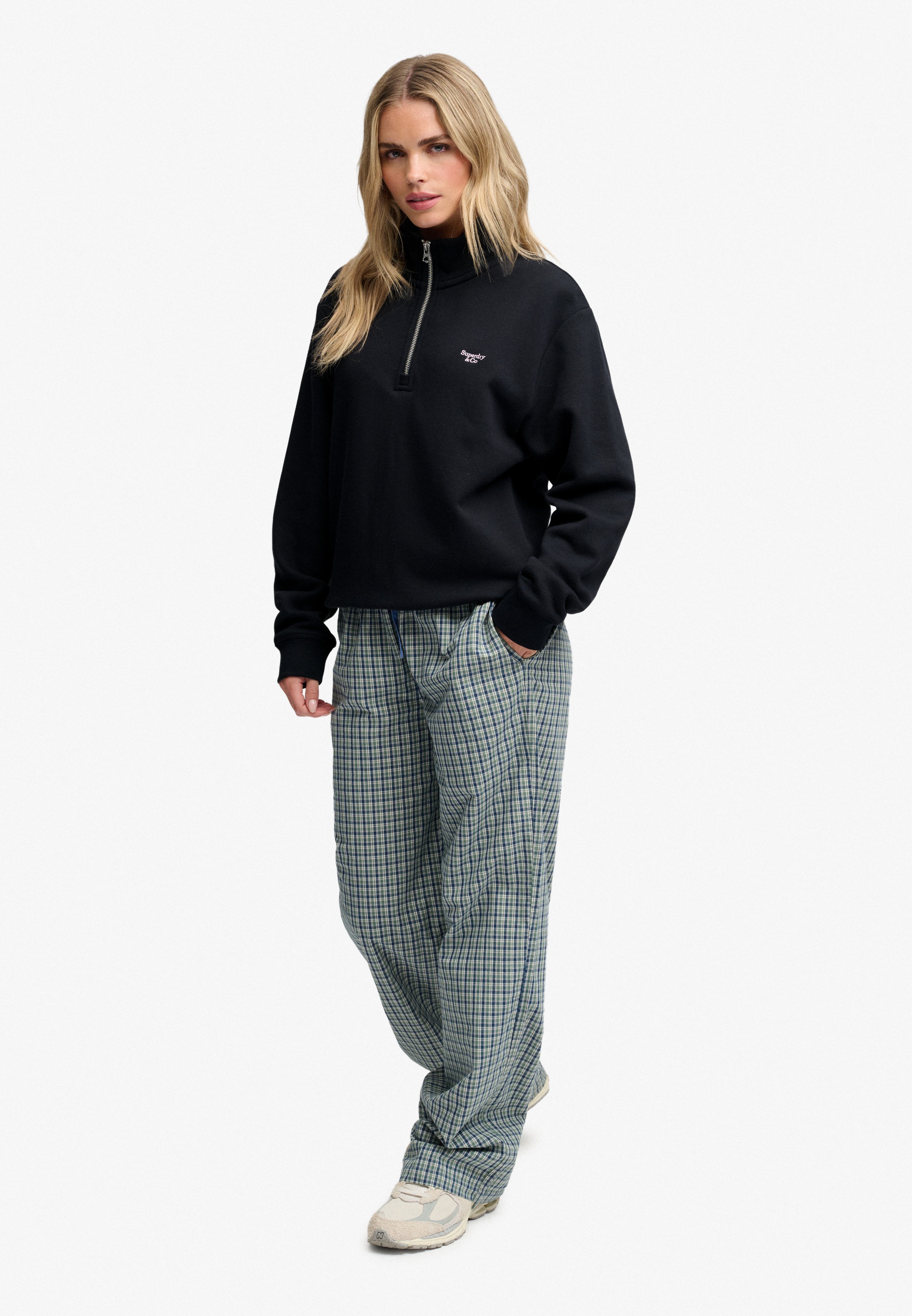 Superdry Sweatshirt »SIGNATURE EMB HALF ZIP«, mit Stehkragen, aus Baumwolle und Polyester, Loose Fit, unifarben
