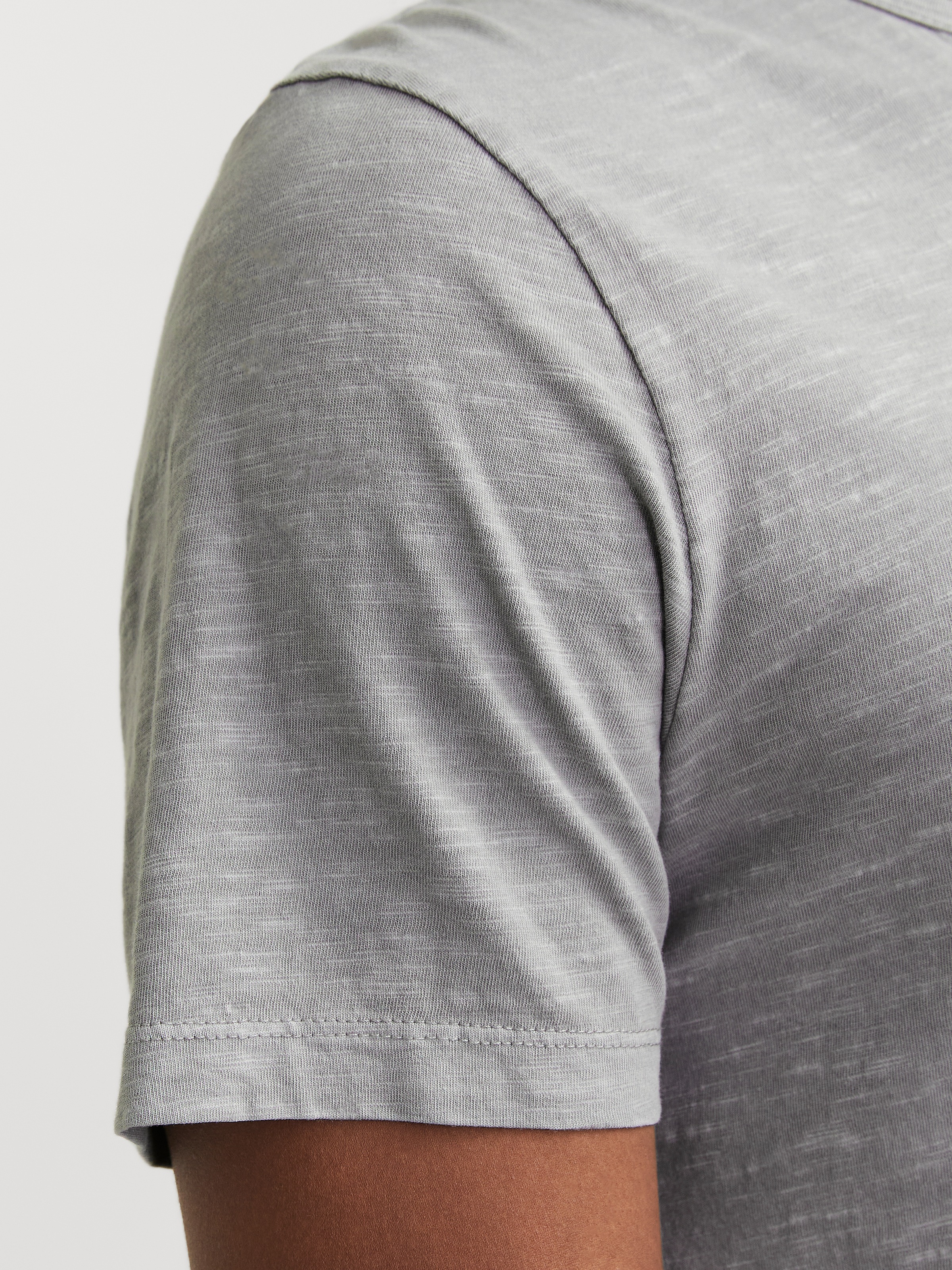 Jack & Jones T-Shirt »JJESPLIT NECK TEE SS NOOS«, mit V-Ausschnitt