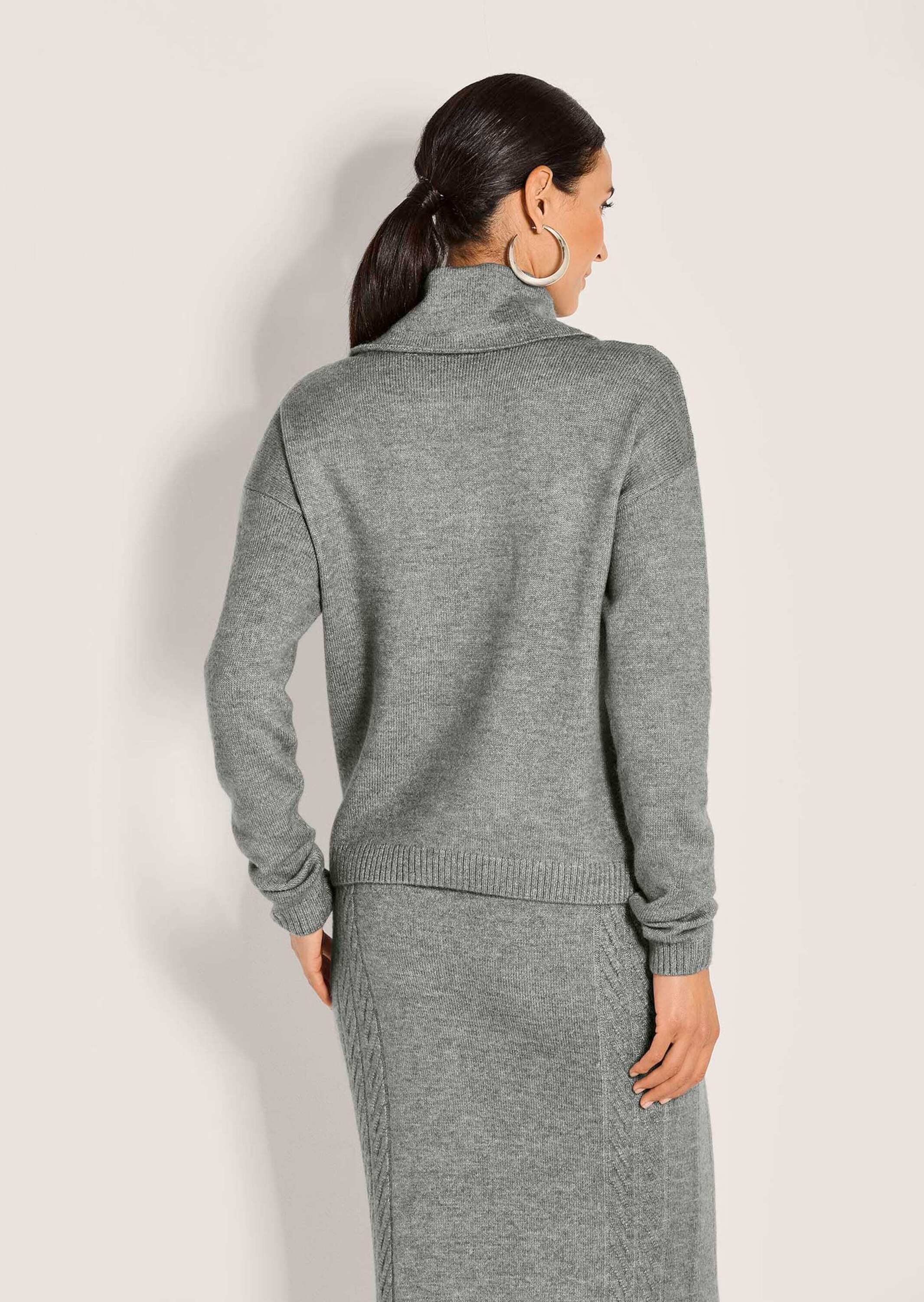 MADELEINE Longpullover »Strickpullover Stilvoller Viskosepullover mit Capuchon-Kragen« mit Zopfmuster