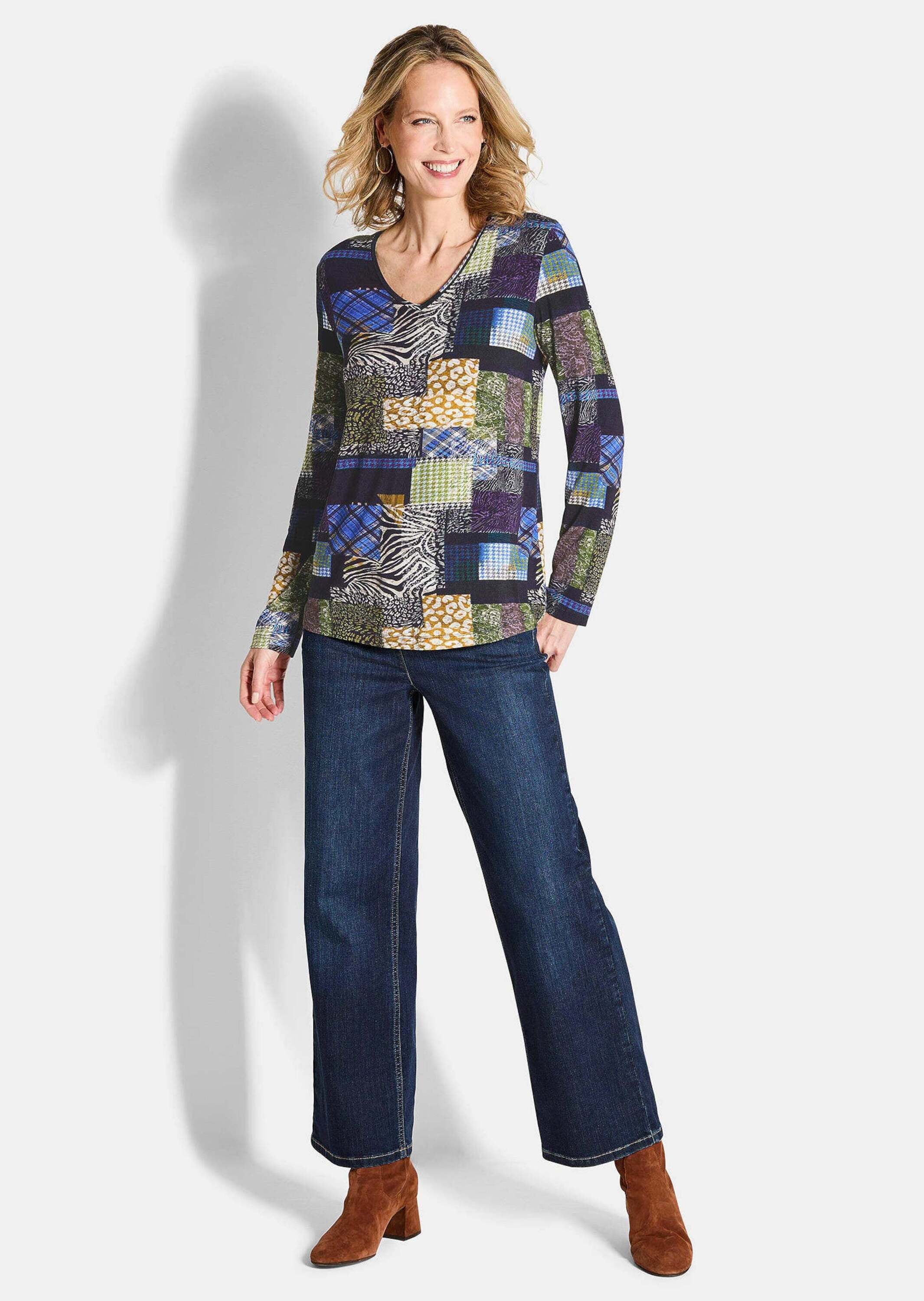 GOLDNER Langarmshirt »Kurzgröße Langarm Viskose-Shirt mit V-Ausschnitt« Patch-Print