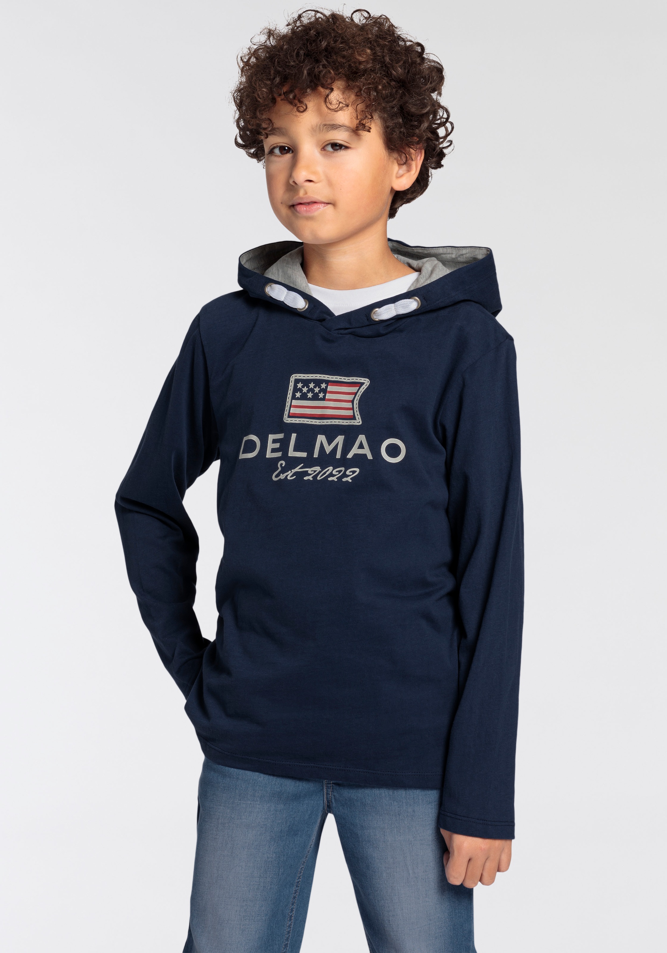 DELMAO Kapuzenshirt »für Jungen«, Langarm, Basic-Passform, bedruckt, aus 100% Baumwolle