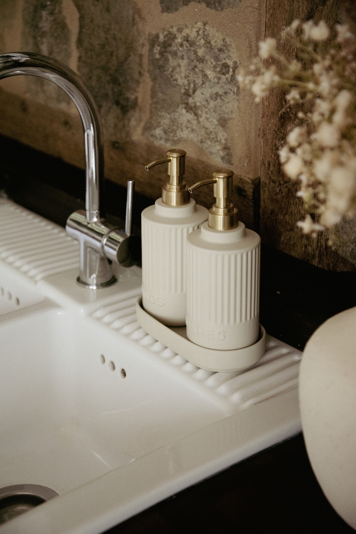 WENKO Seifenspender »Modell Heidi« mit Tablett, Soft-Touch-Oberfläche