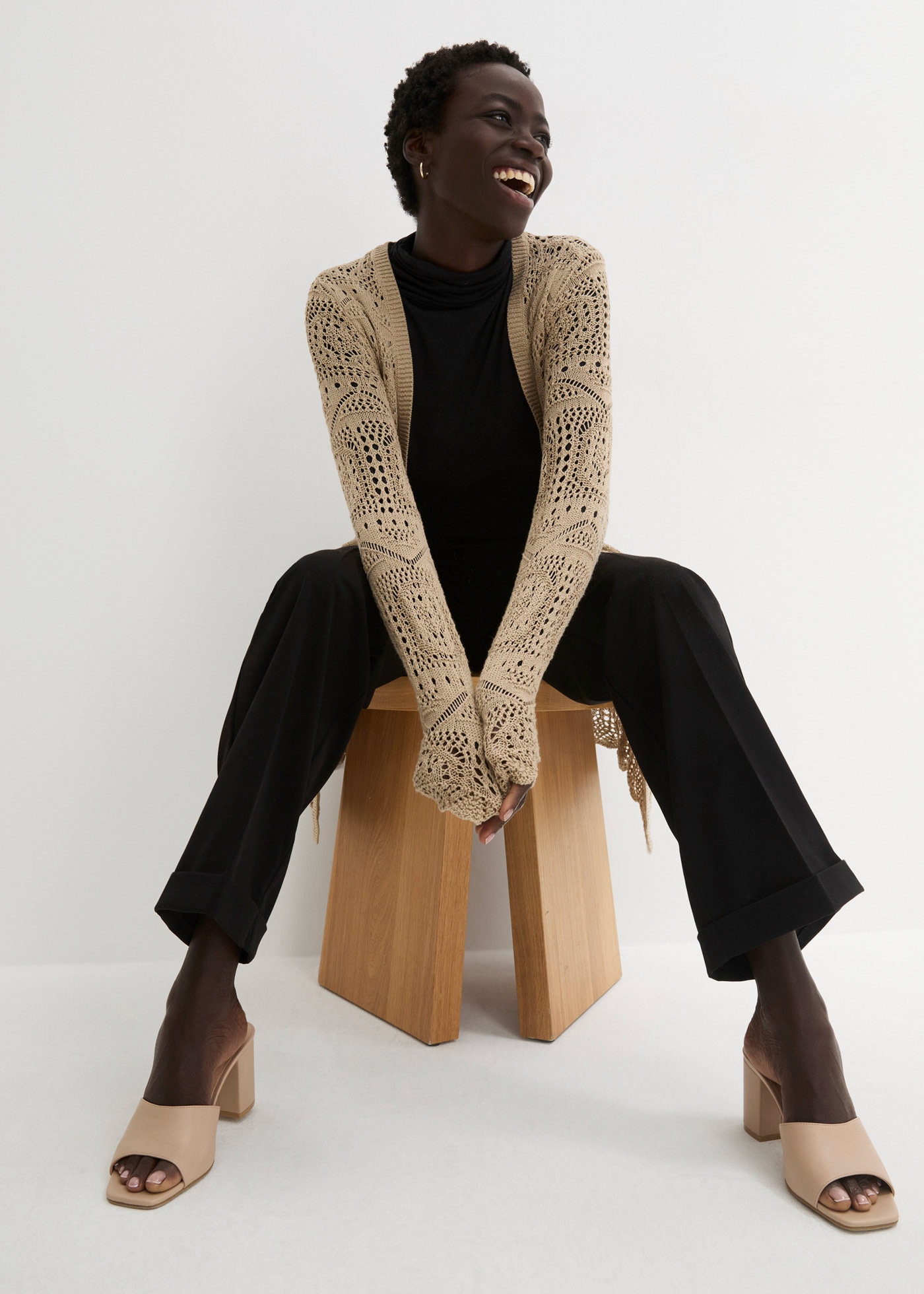 bonprix Longstrickjacke 1 tlg. lockere und offene Passform, mit femininem Lochmuster, casual Stil