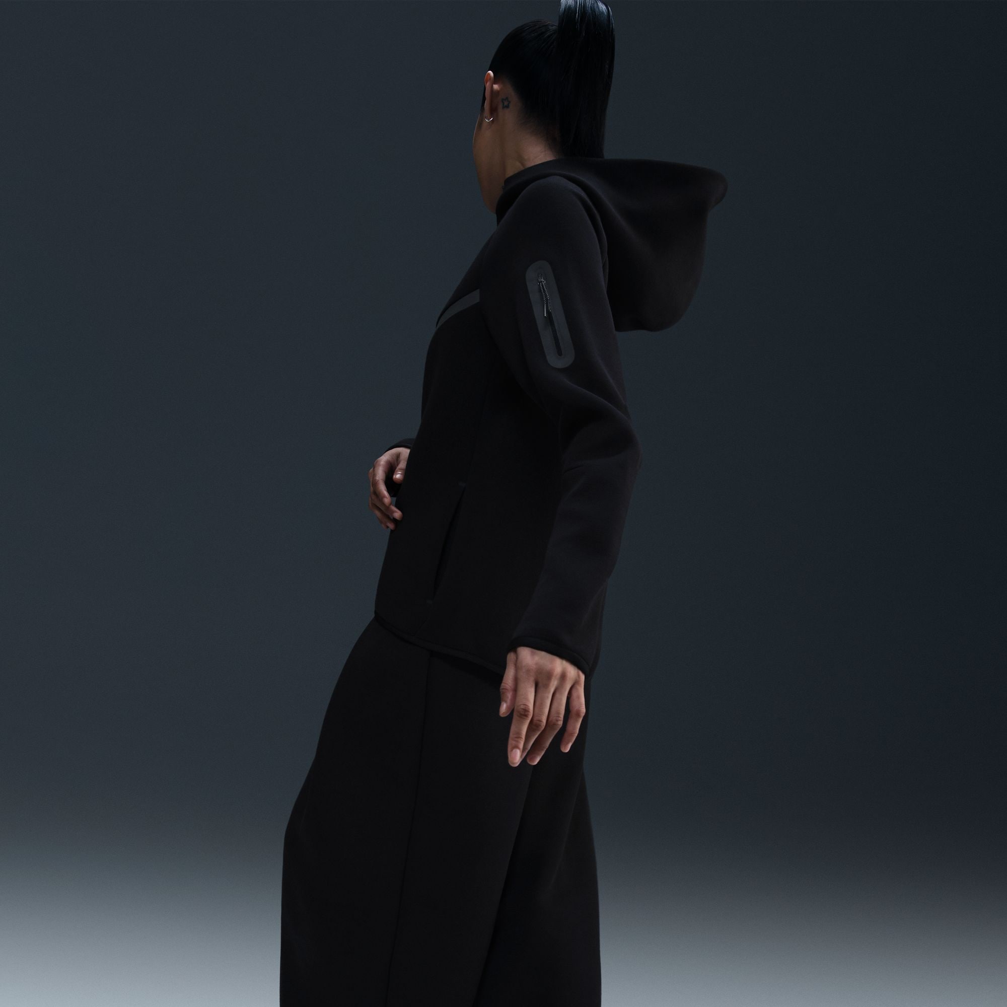 Nike Sportswear Sweatshirt »W NSW TCH FLC WR FZ HDY 2«, sportlicher Stil, für entspannte Freizeitaktivitäten
