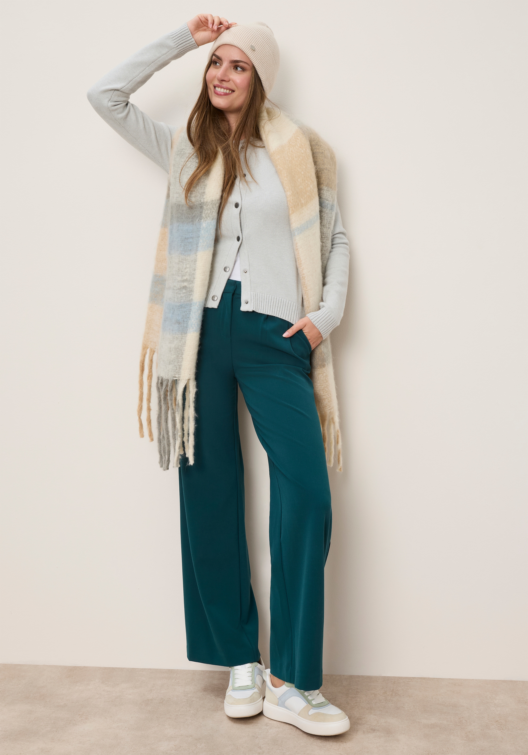 Tamaris Strickjacke »in lässiger Blouson-Form mit Bündchen« aus weicher Viskosemischung