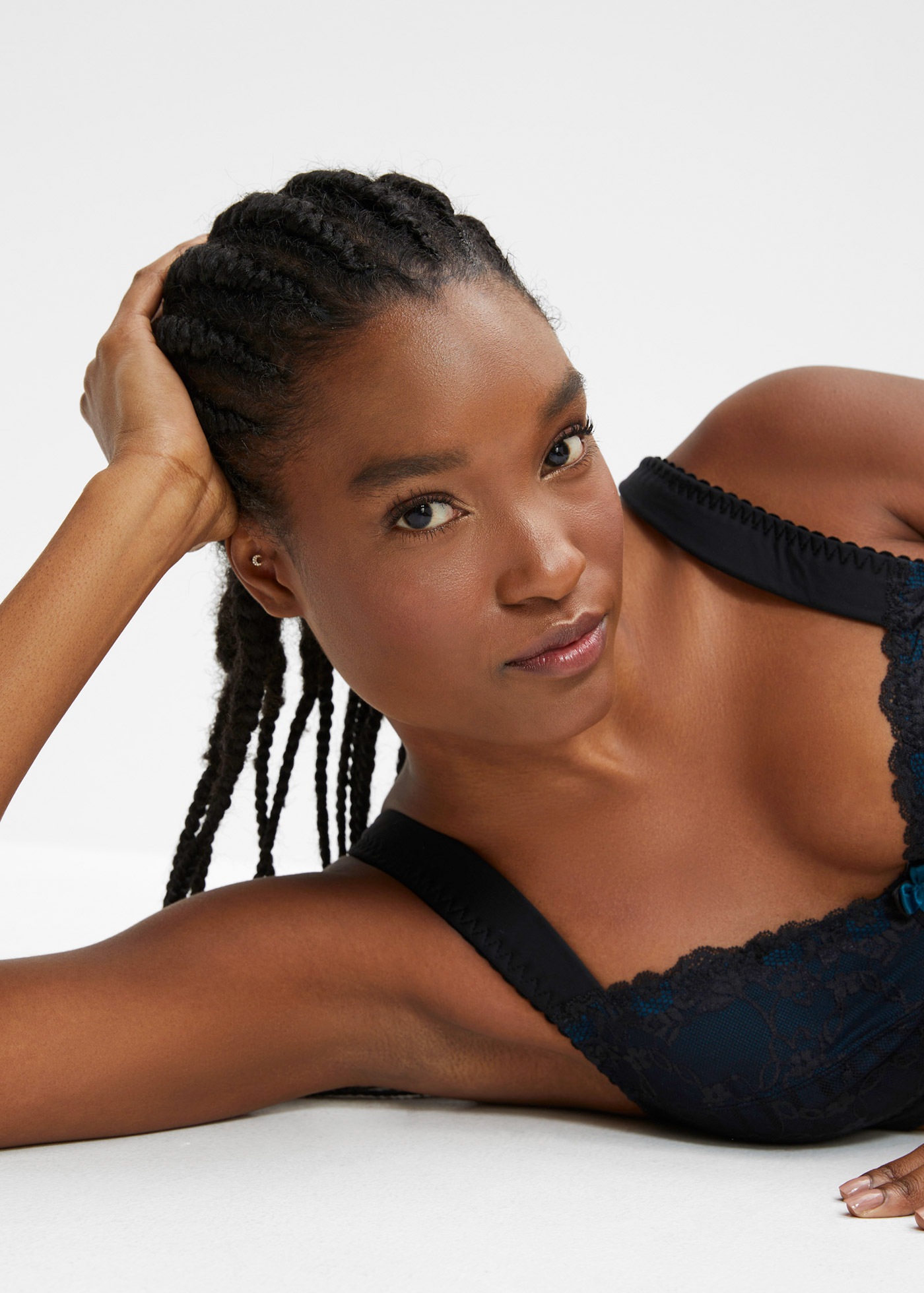 bonprix Minimizer-BH »Minimizer-BH mit gepolsterten Trägern« elastisches Material, gepolsterte Träger, mit Spitze, zweifarbig