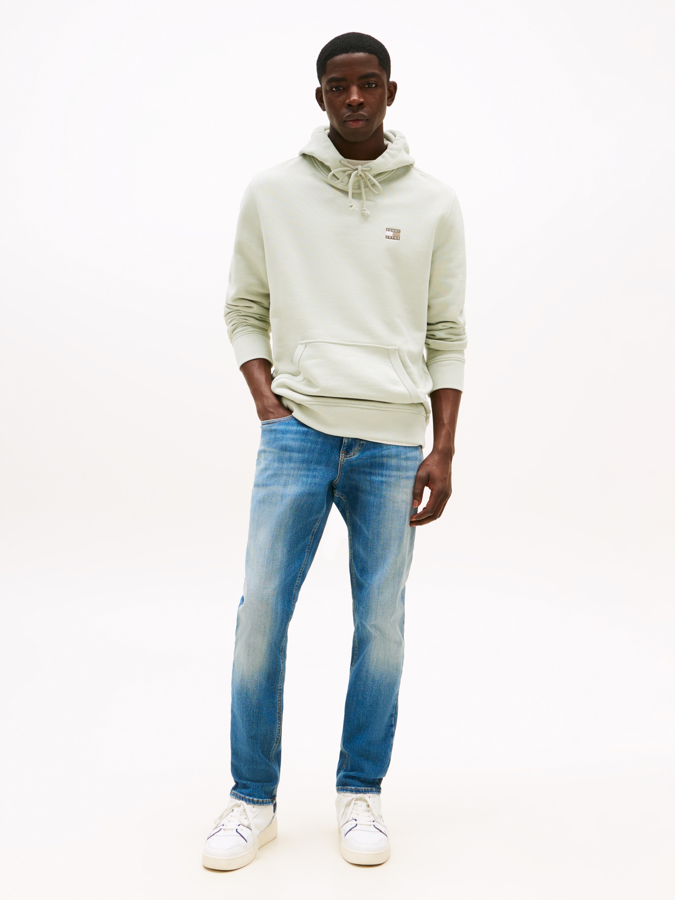 Tommy Jeans Gerade Jeans »SCANTON SLIM BI0234«, Mit Markenlabel aus Leder hinten