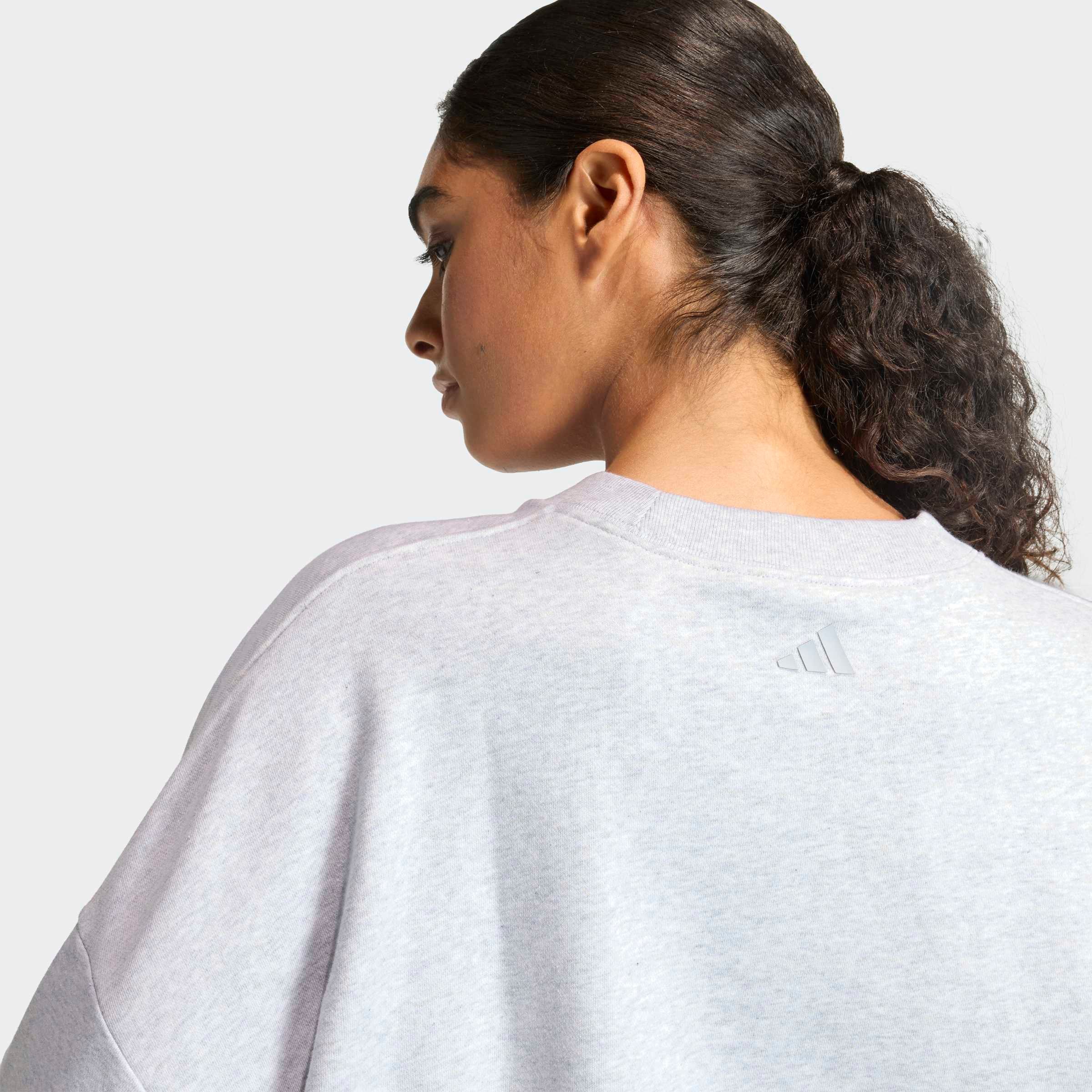 adidas Sportswear Sweatshirt »SEASONAL ESSENTIALS COLORPOP MIT AUFGESTICKTER GRAFIK«
