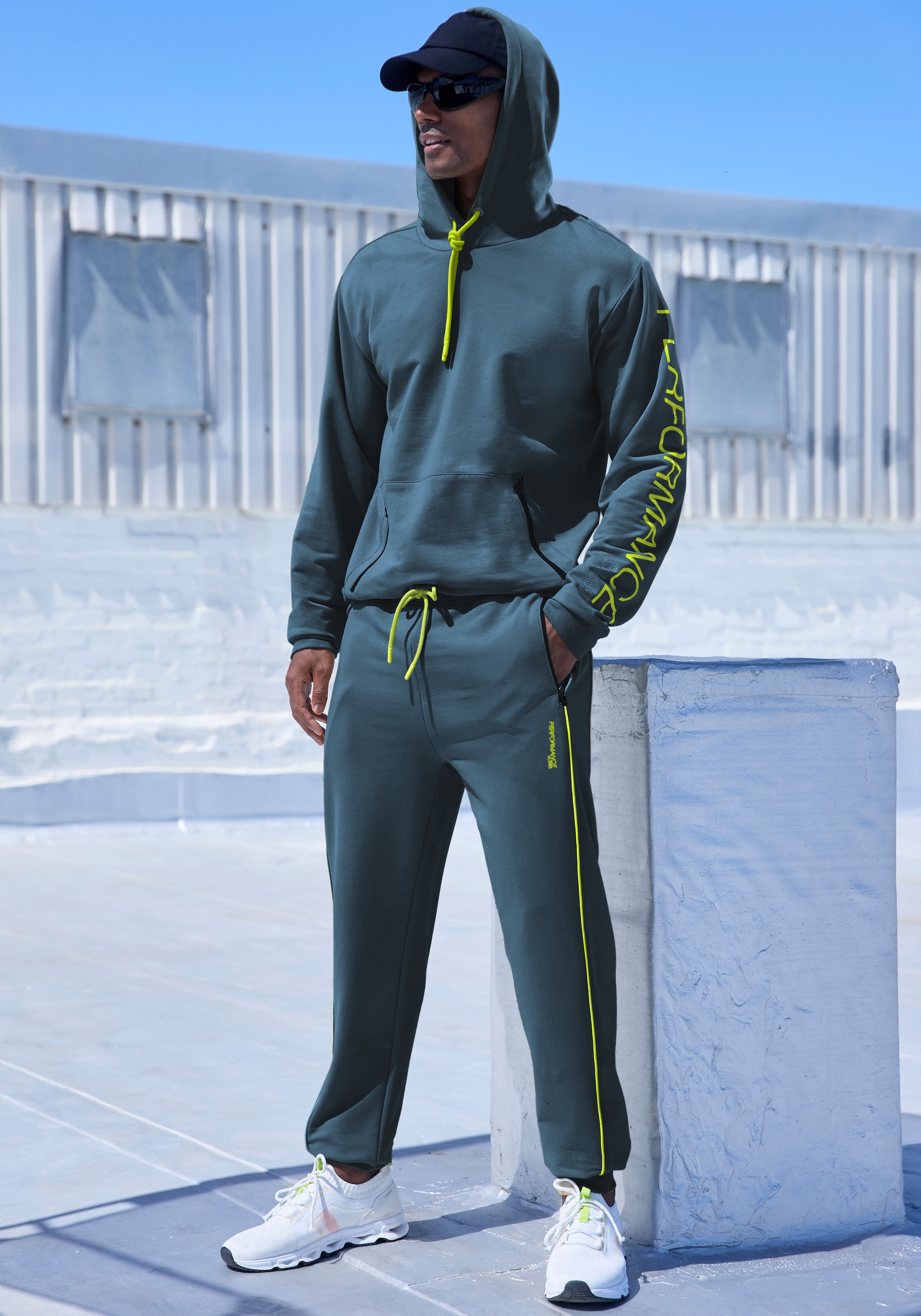 Le Jogger Performance Sporthose  mit praktischen Reißverschlusstaschen und Kontrastdetails