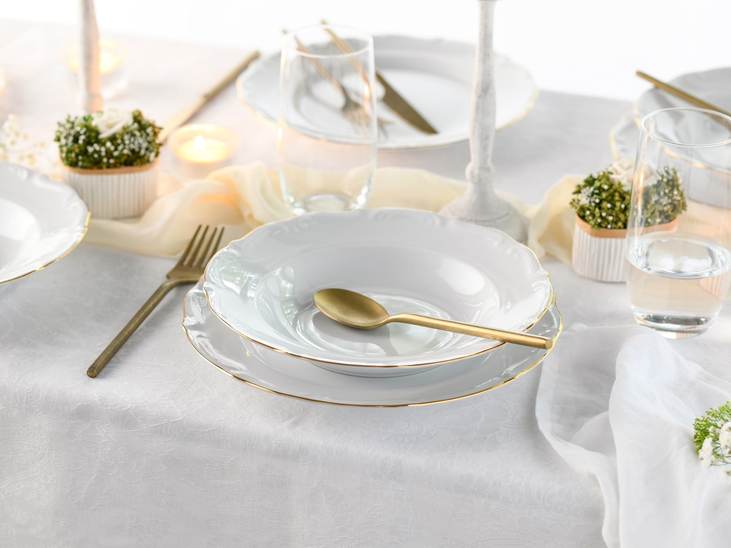 CreaTable Teller-Set »Maria Theresia, Teller Set 18-tlg« Traditionelle Porzellanform