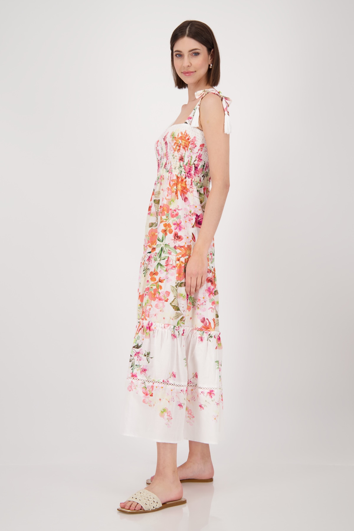 Monari Maxikleid »Kleid Blumenverlauf allov.«, mit gesmoktem Oberteil und Träger zum Binden
