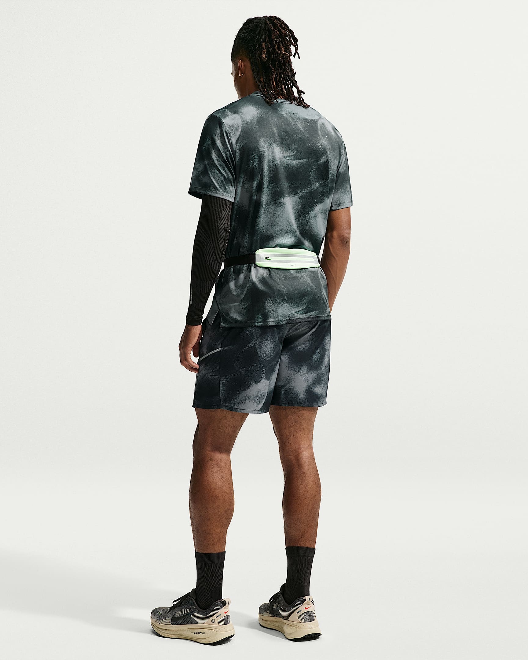 Nike Laufshirt »Nike Miler Men's Dri-FIT UV Short-Sleeve Running Top« mit Kurzarm-Design, für Läufe, Fitnessstudio und Streetwear-Look