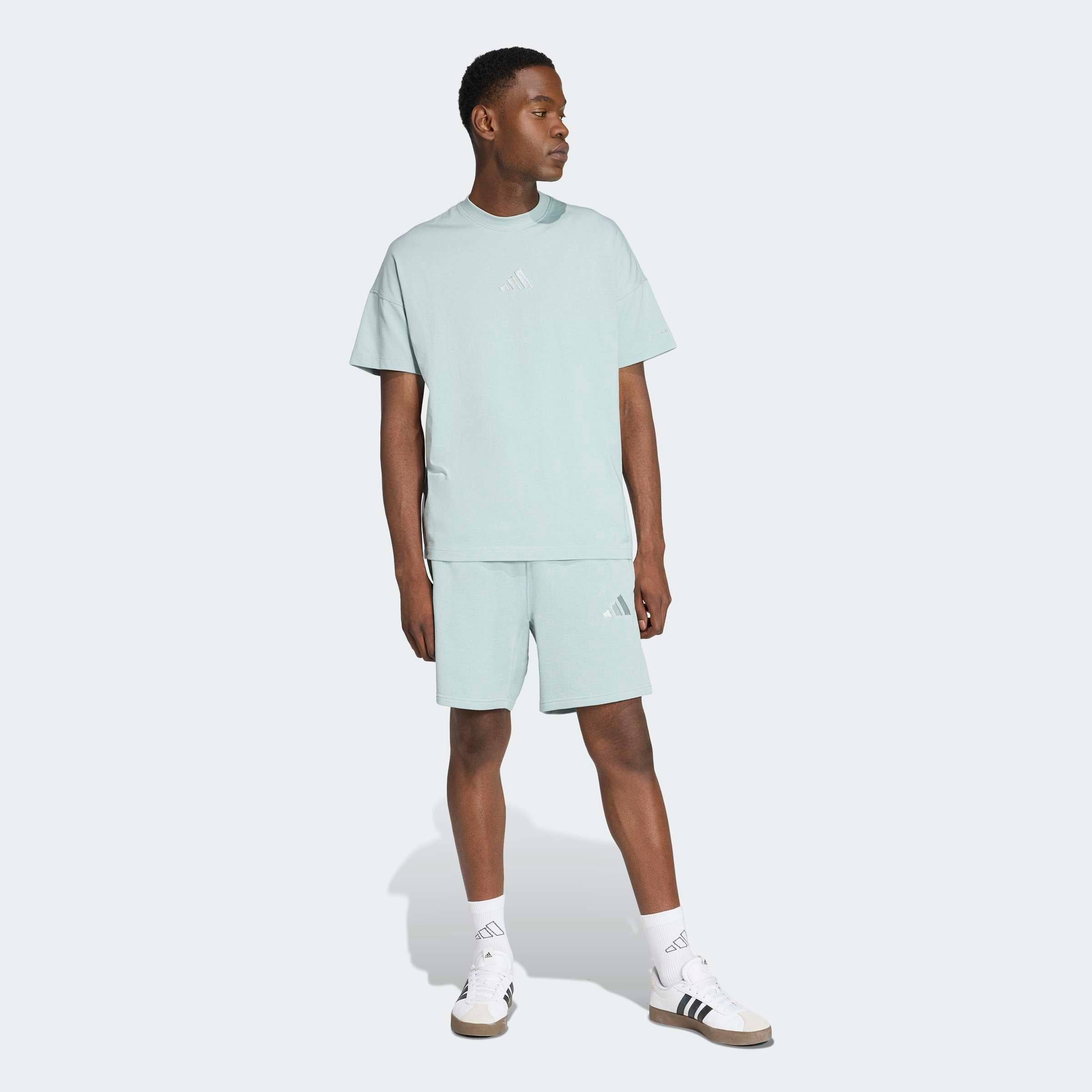 adidas Sportswear T-Shirt »M A SZN T« mit sportlichem Stil, Kurzarmdesign, ohne Verschluss, aus Baumwolle